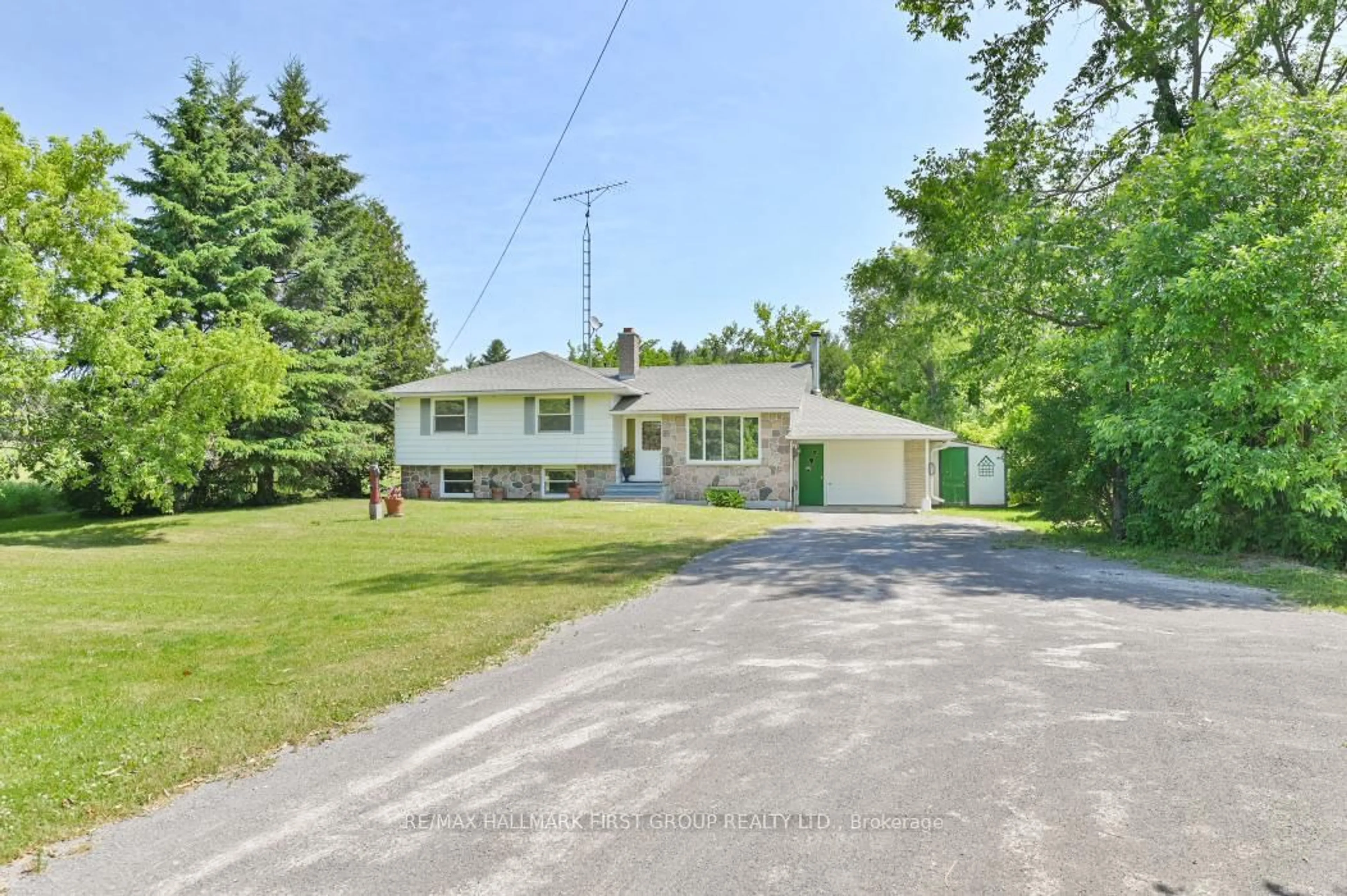 A pic from outside/outdoor area/front of a property/back of a property/a pic from drone, street for 7276 Highway 37, Tweed Ontario K0K 3J0