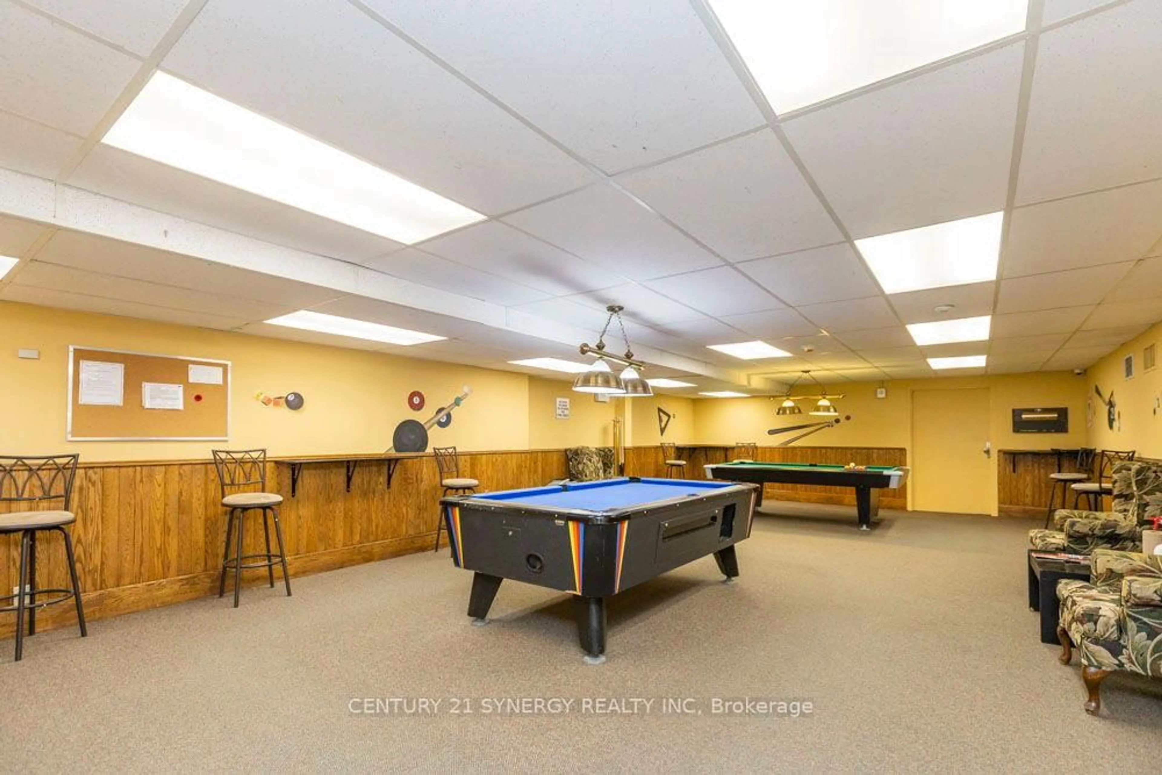 A pic of a room for 2625 Regina St #910, Ottawa Ontario K2B 5W8
