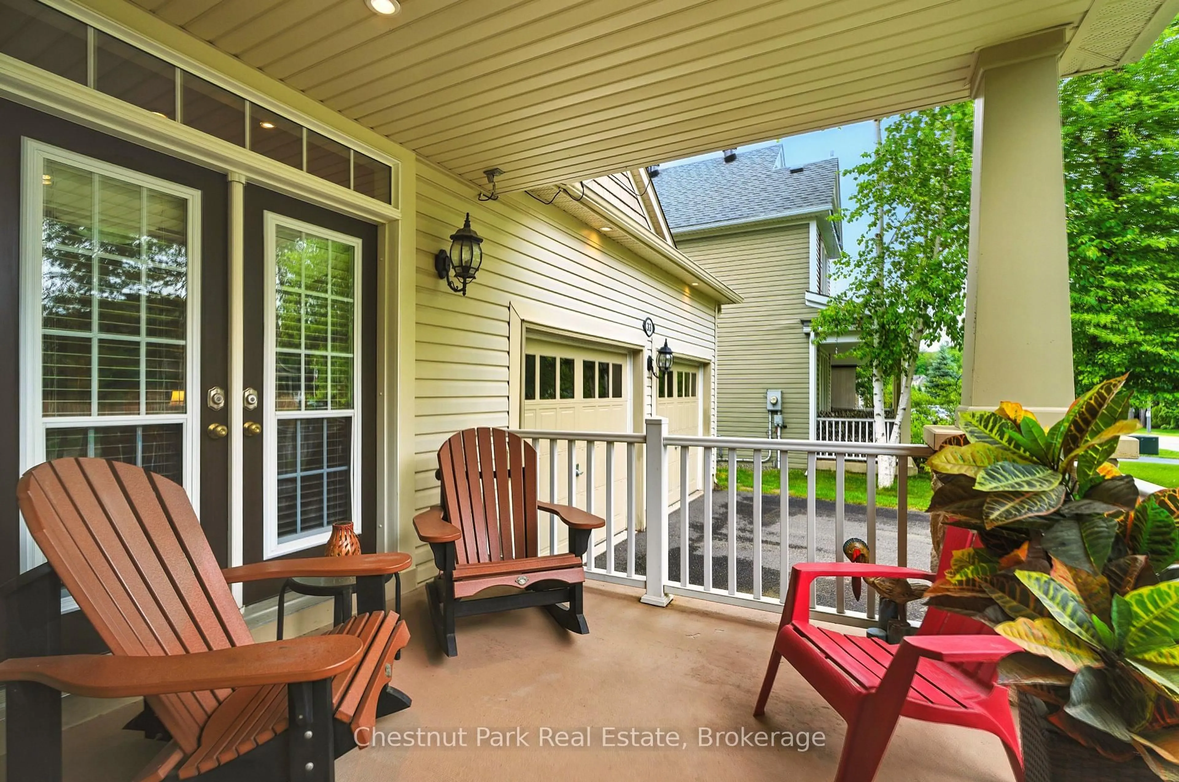 Patio, street for 33 Clearbrook Tr, Bracebridge Ontario P1L 0A3