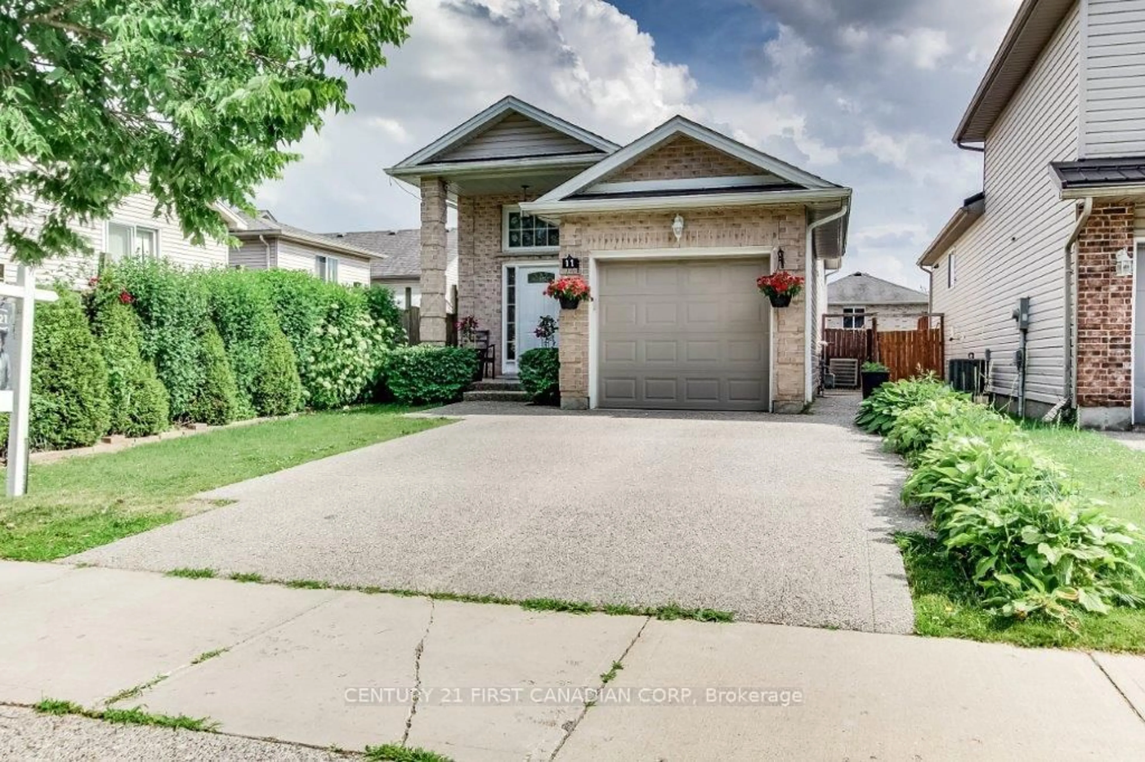 Unknown for 11 Banbury Rd, London South Ontario N5Z 5E8