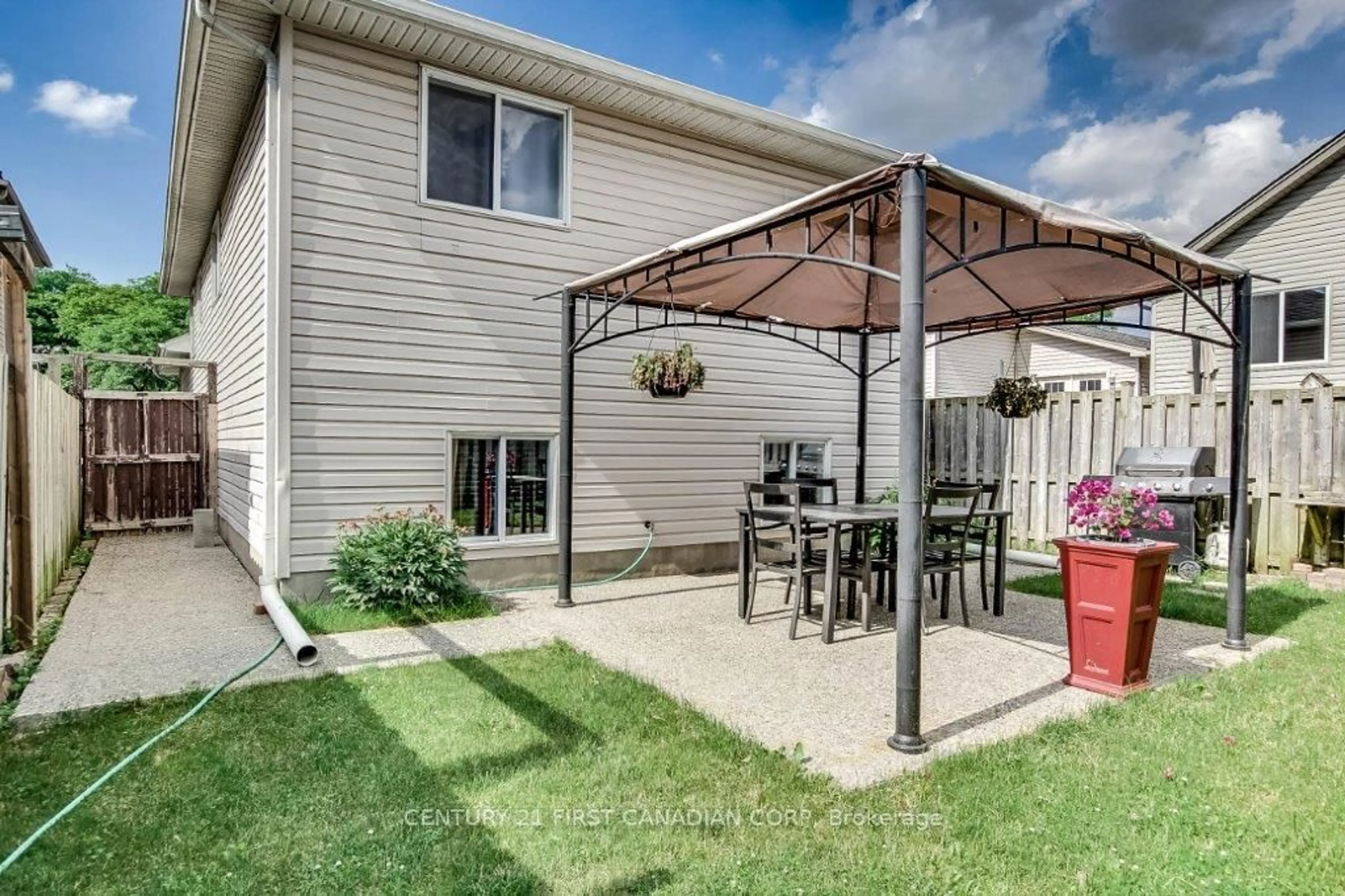 Patio, unknown for 11 Banbury Rd, London South Ontario N5Z 5E8