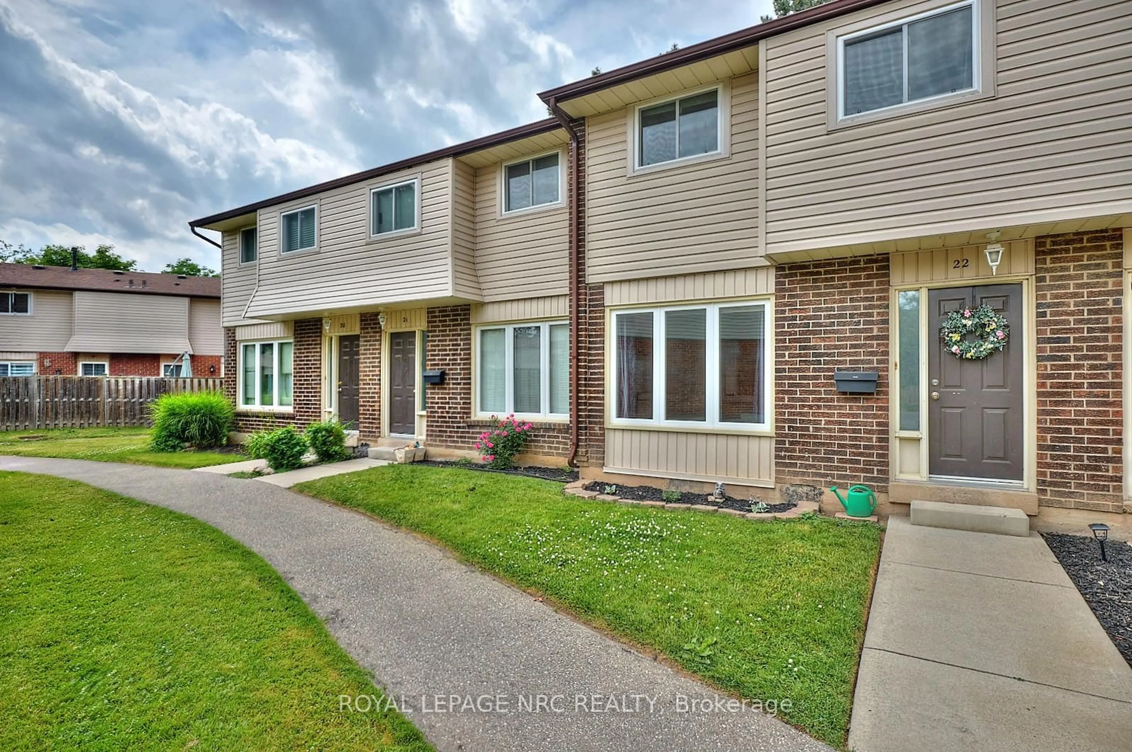 Unknown for 2 WEIDEN St #22, St. Catharines Ontario L2M 6W5