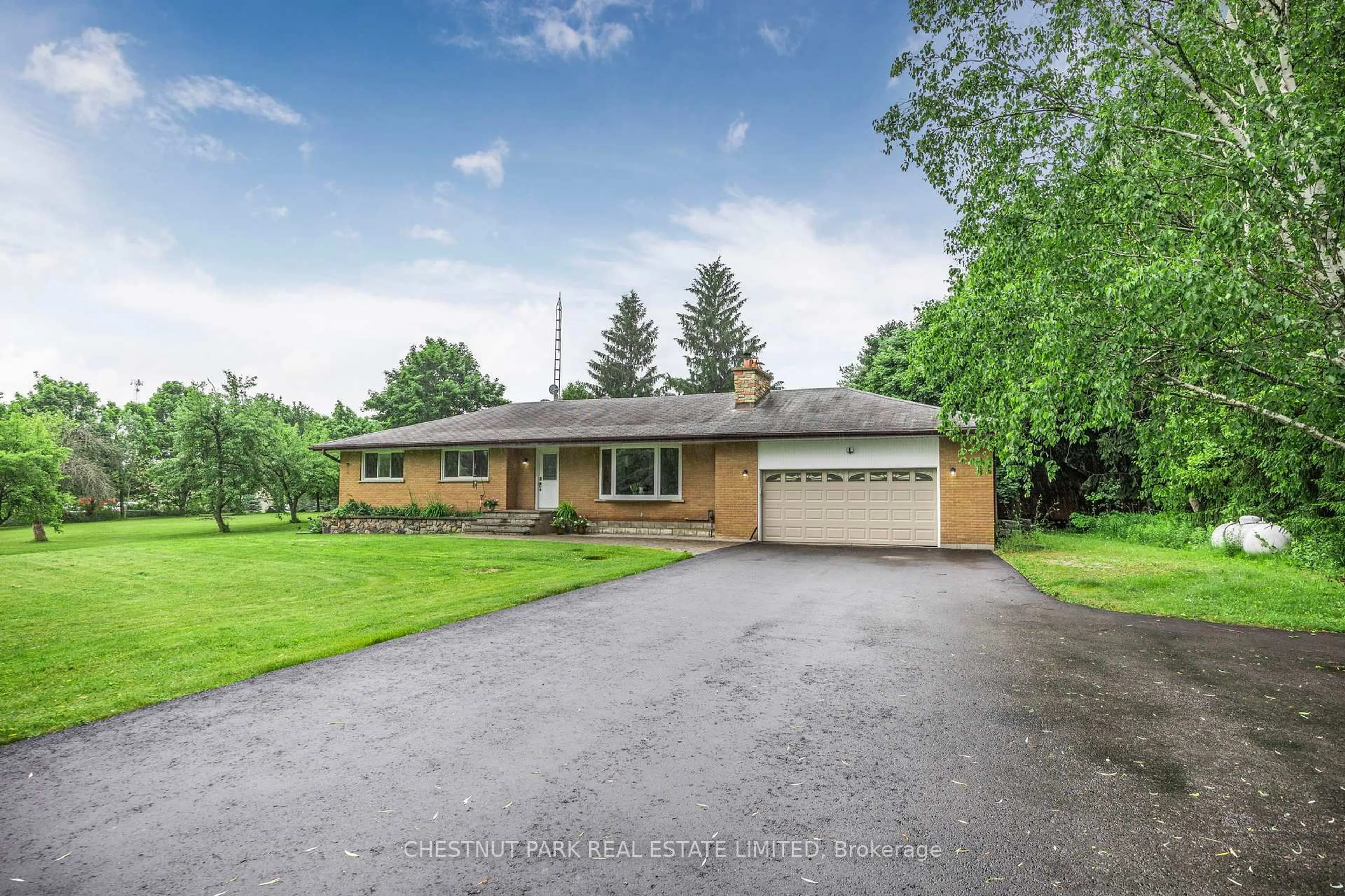 A pic from outside/outdoor area/front of a property/back of a property/a pic from drone, street for 5102 Trafalgar Rd, Erin Ontario N0B 1T0