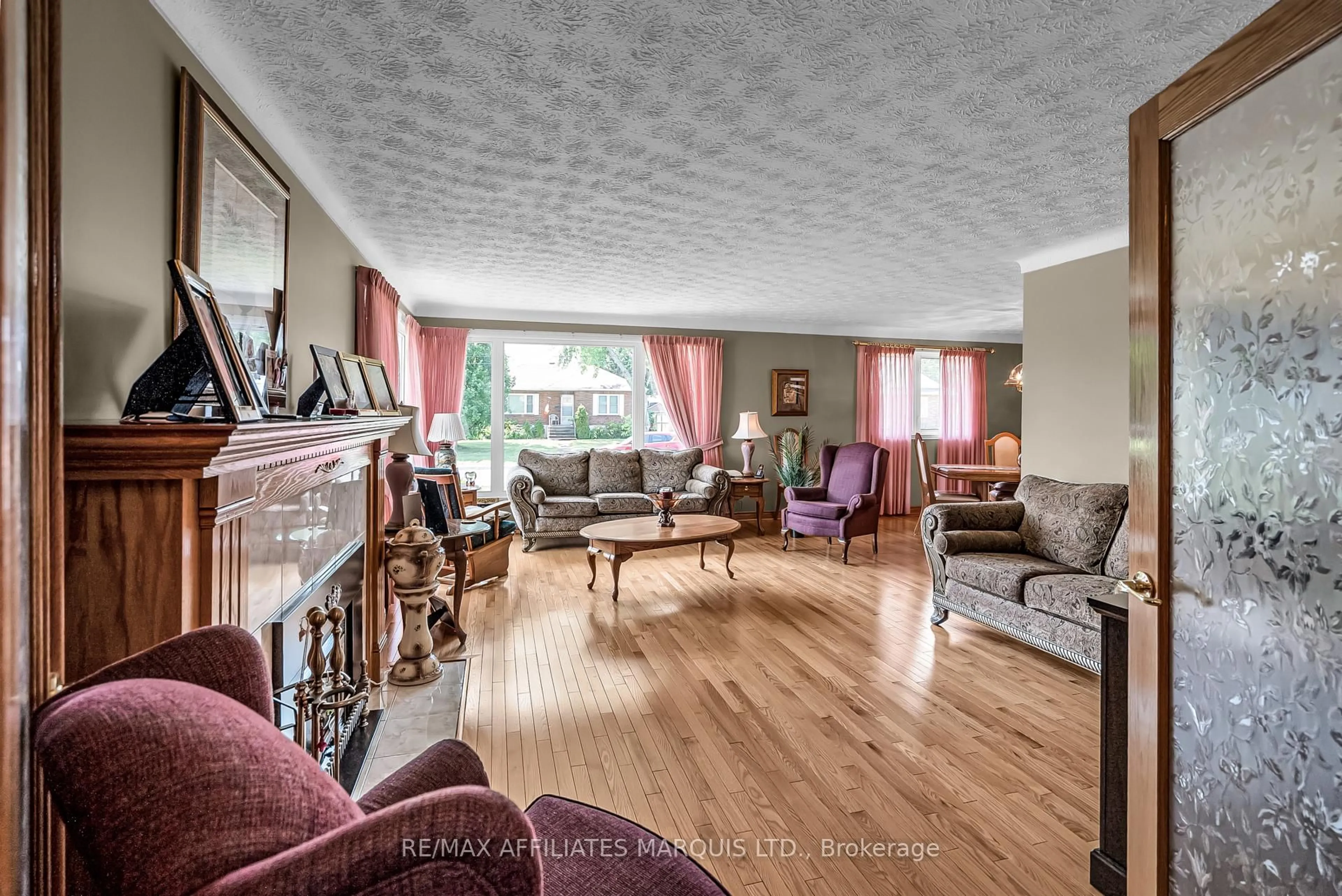 Living room with furniture, unknown for 1413 Queen St, Cornwall Ontario K6J 1R3
