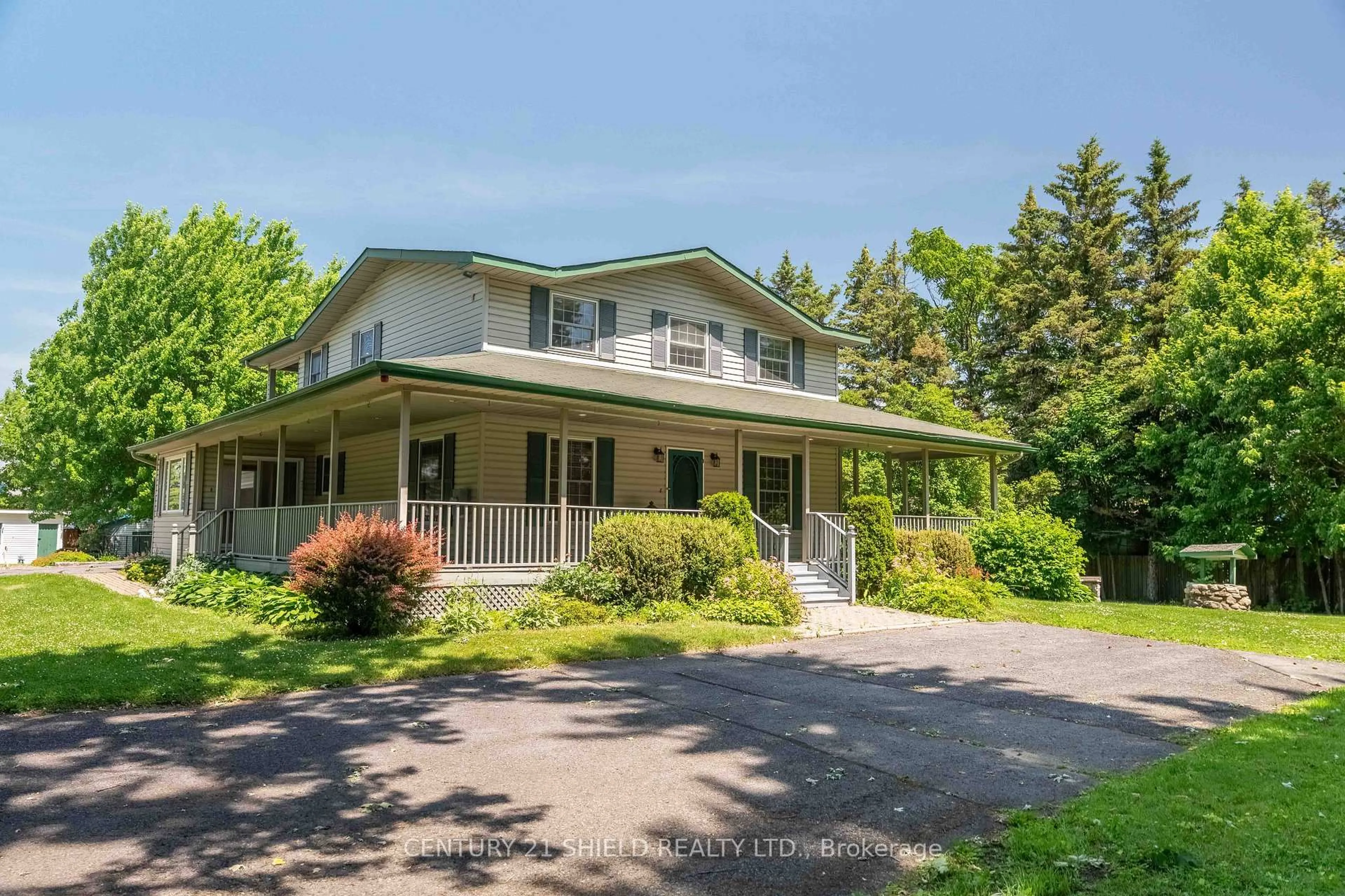 A pic from outside/outdoor area/front of a property/back of a property/a pic from drone, unknown for 315 Eleventh St, Cornwall Ontario K6H 2Y6