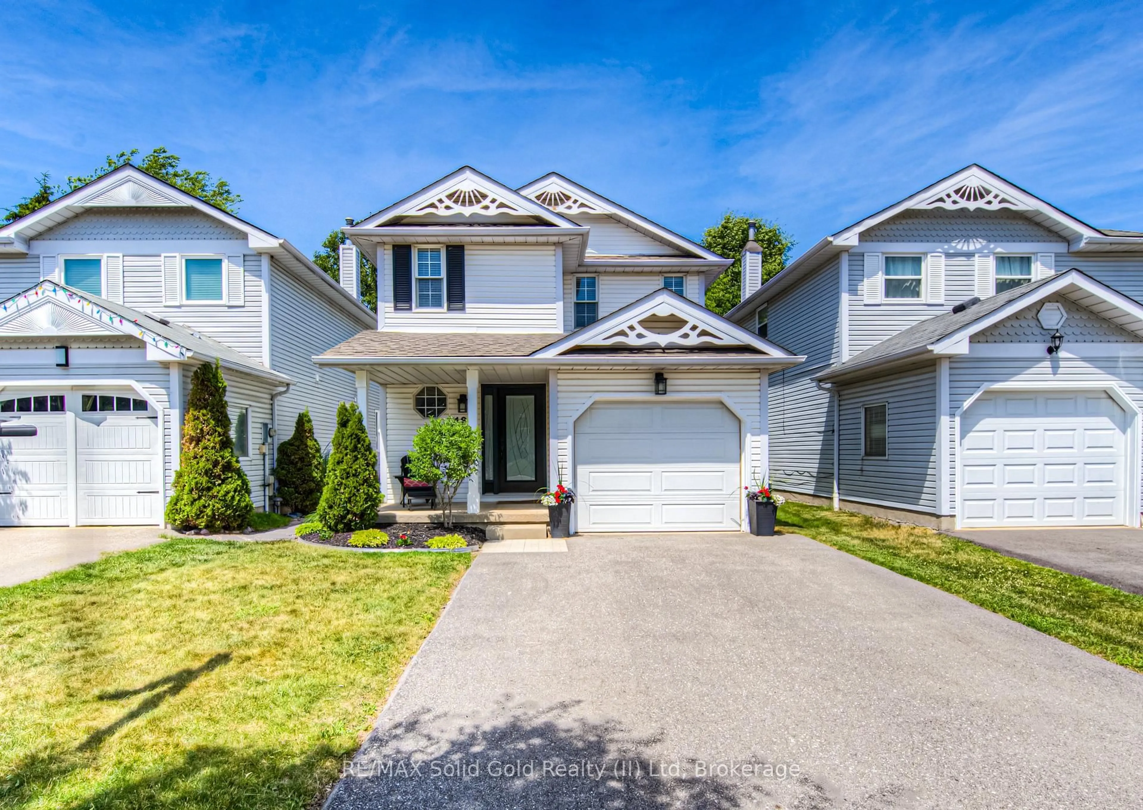 Home with vinyl exterior material, street for 194 Auburn Dr, Waterloo Ontario N2K 3T2