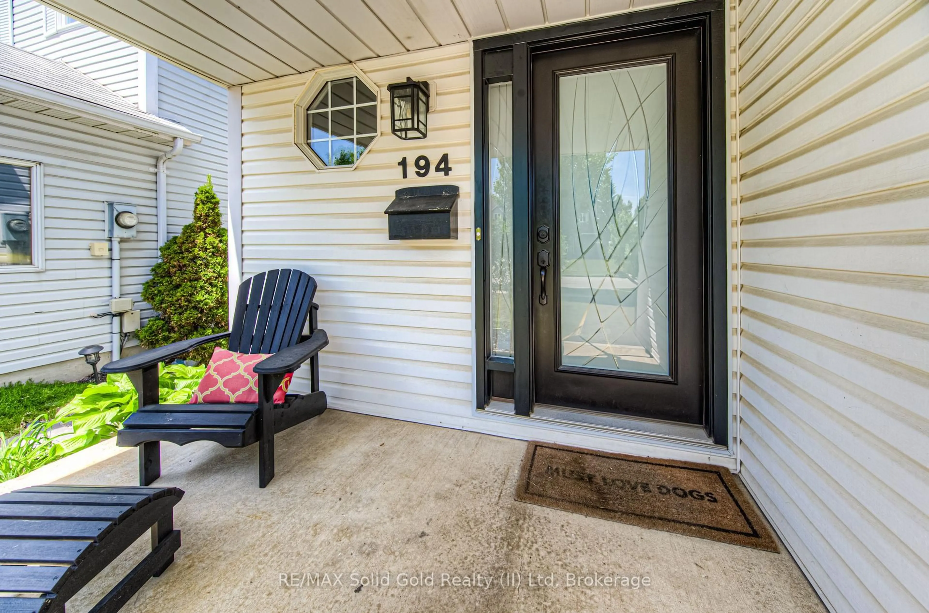Indoor entryway for 194 Auburn Dr, Waterloo Ontario N2K 3T2