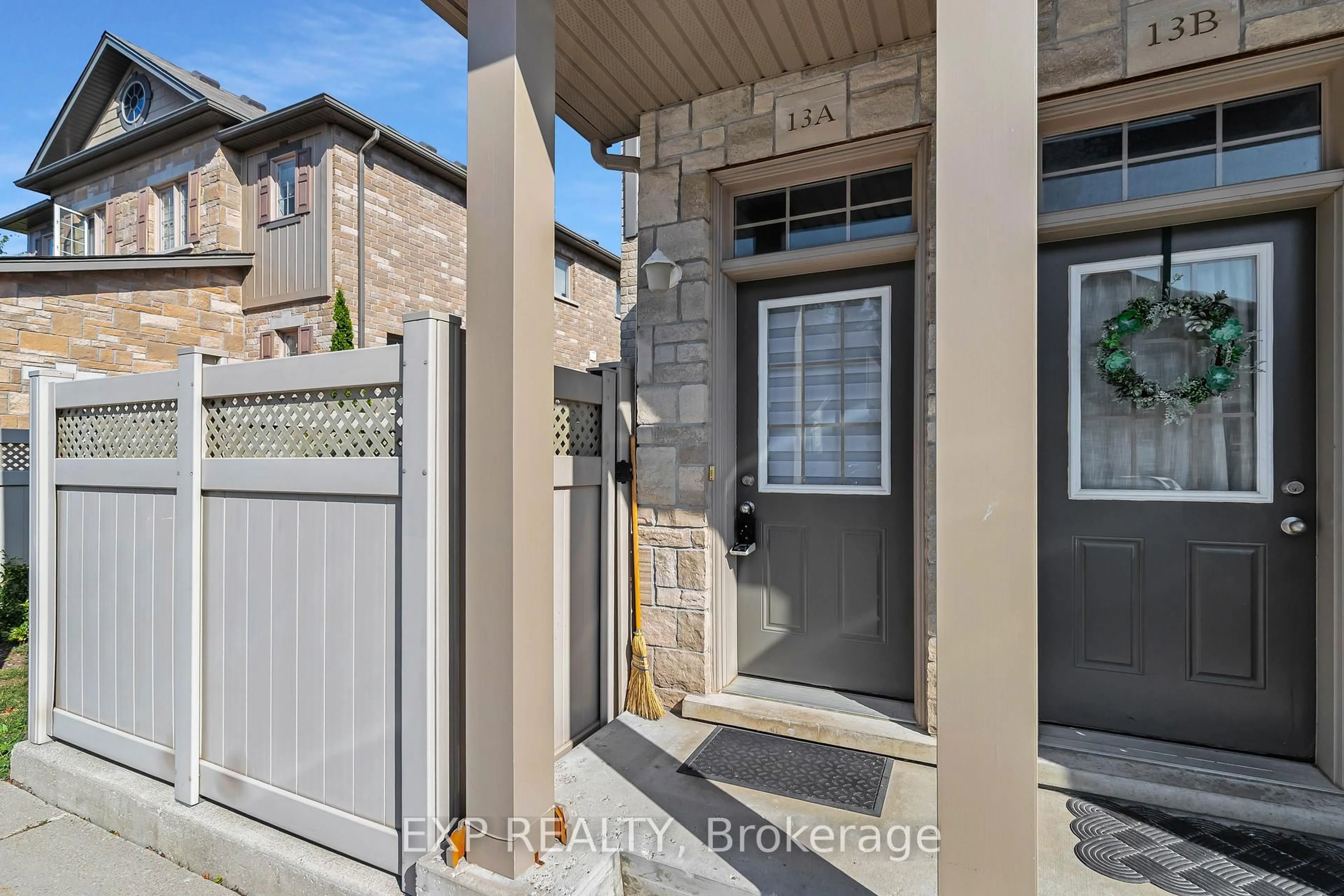 Indoor entryway for 931 Glasgow St #13A, Kitchener Ontario N2N 0B6
