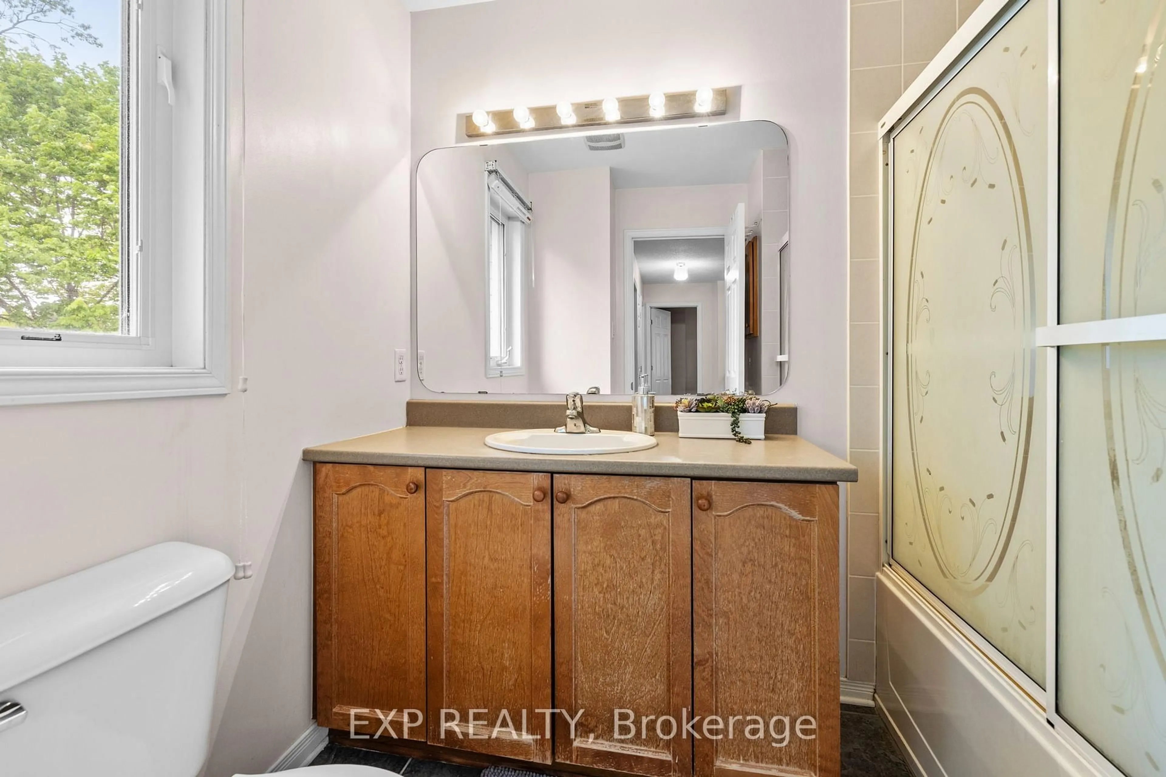Standard bathroom, ceramic/tile floor for 336 Wisteria Cres, Ottawa Ontario K1V 0N5