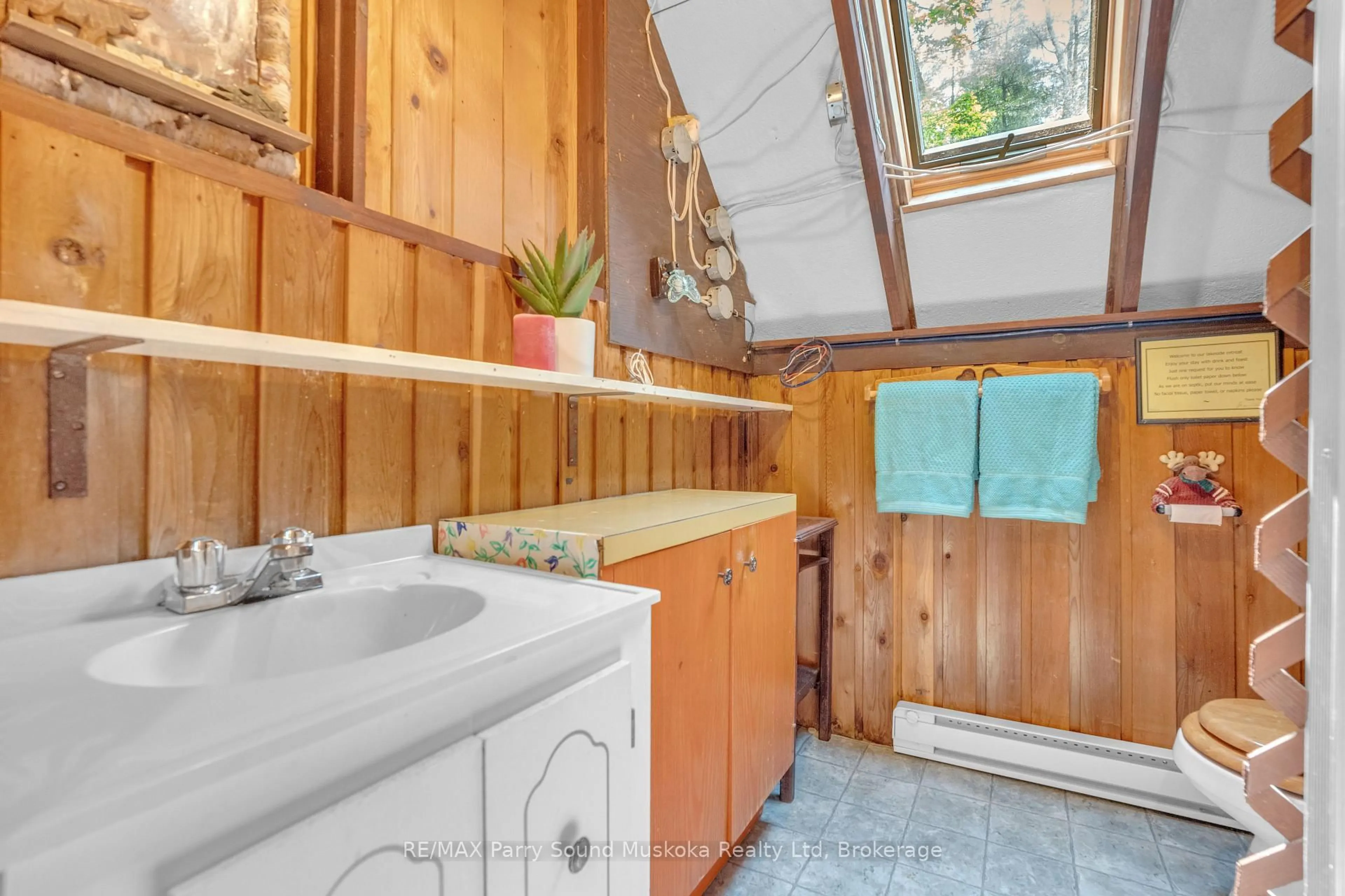 Standard bathroom, ceramic/tile floor for 124 Healey Lake Water, The Archipelago Ontario P2A 2W8