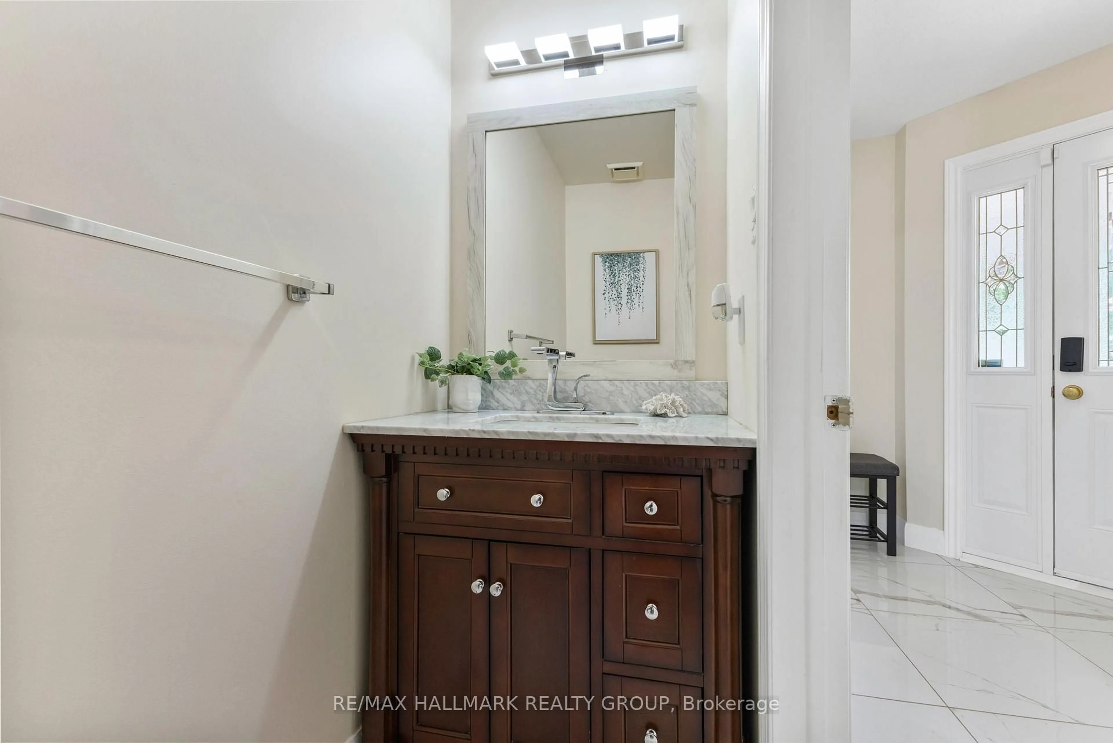 Standard bathroom, ceramic/tile floor for 19 Notman Way, Ottawa Ontario K1G 4P6
