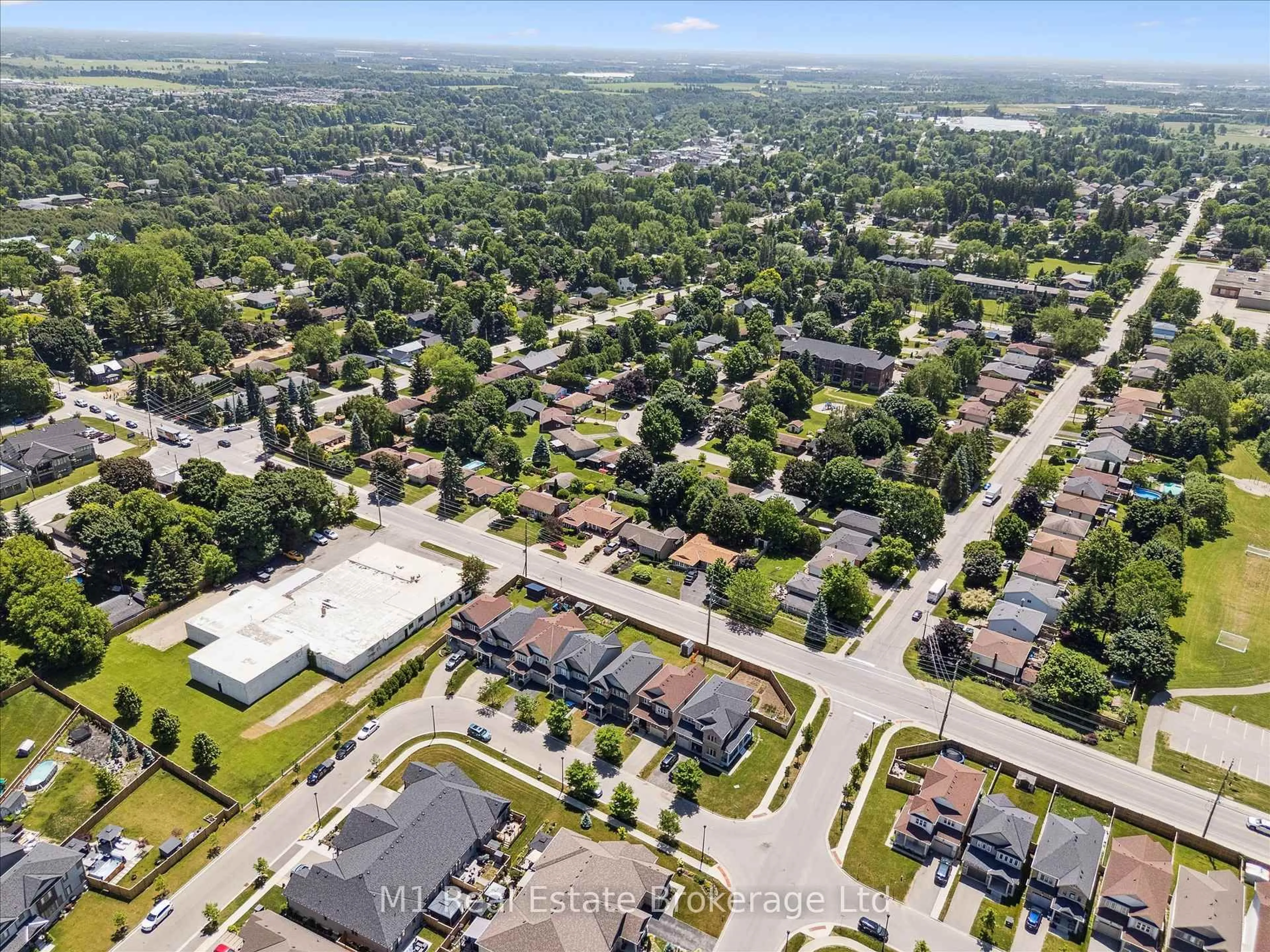 A pic from outside/outdoor area/front of a property/back of a property/a pic from drone, street for 19 Findlay Way, Centre Wellington Ontario N1M 0A4