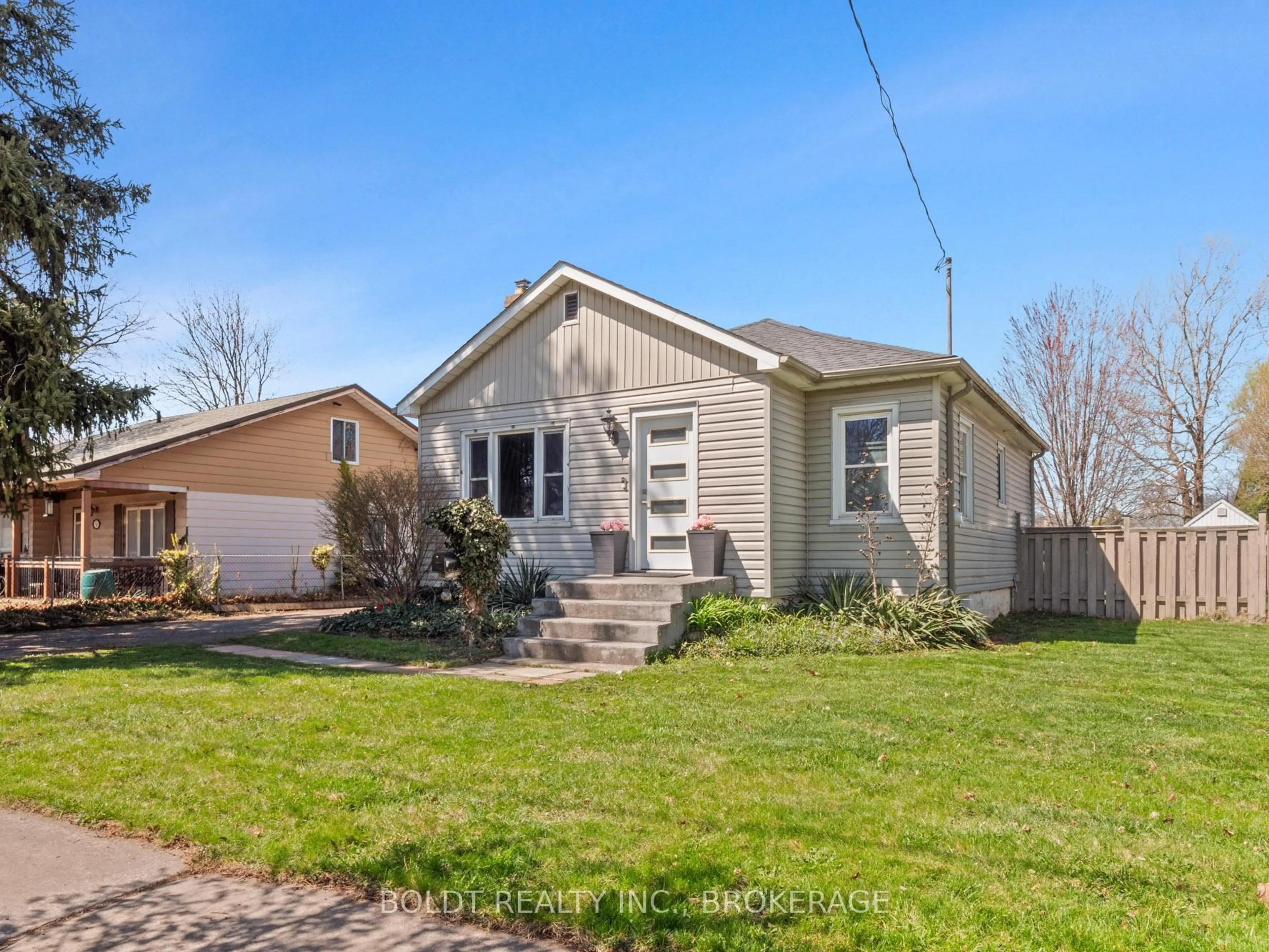Home with vinyl exterior material, street for 11 Edward Ave, St. Catharines Ontario L2N 1K1
