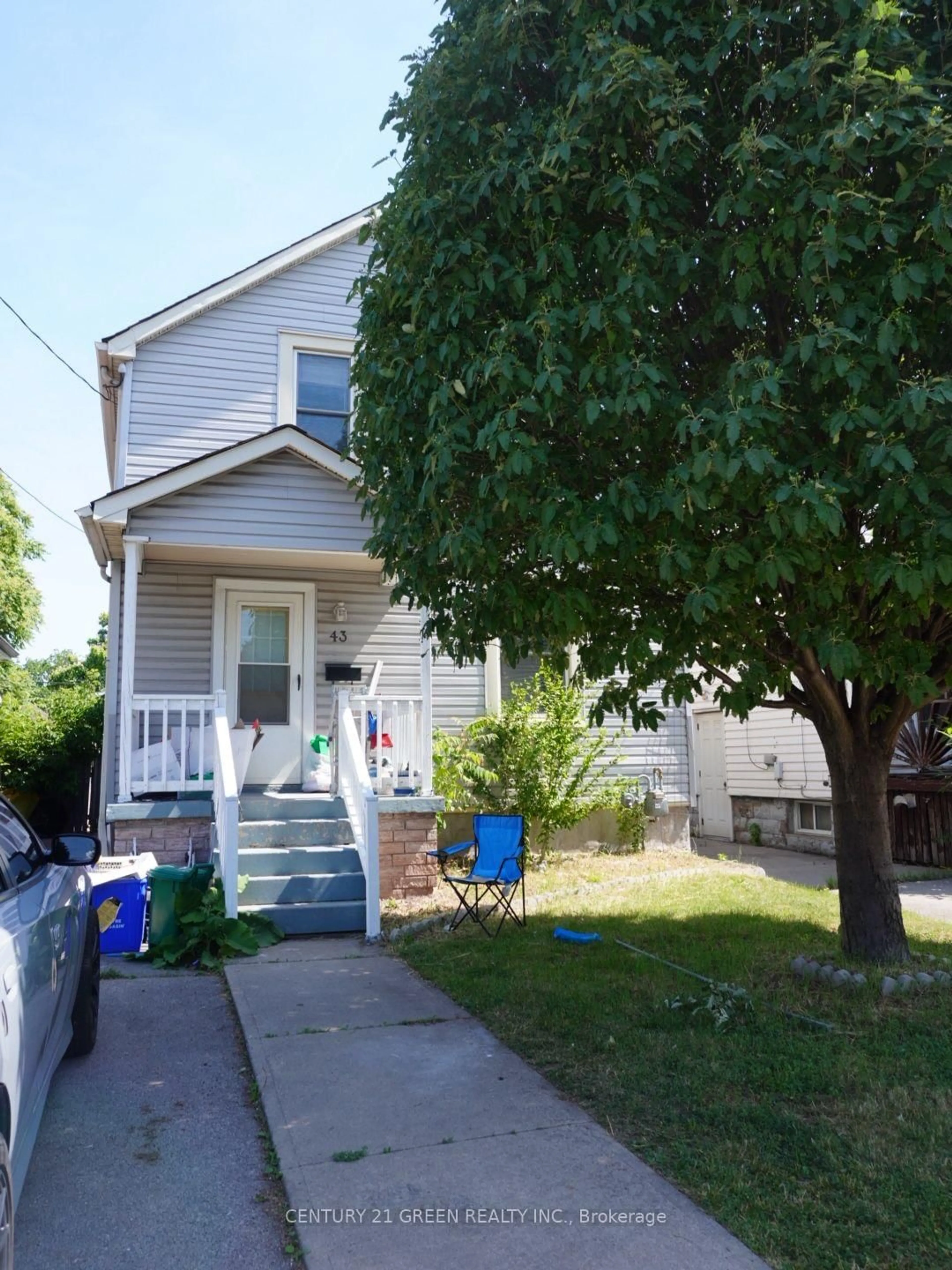 Home with vinyl exterior material, street for 43 Dalkeith Ave, Hamilton Ontario L8L 3J3