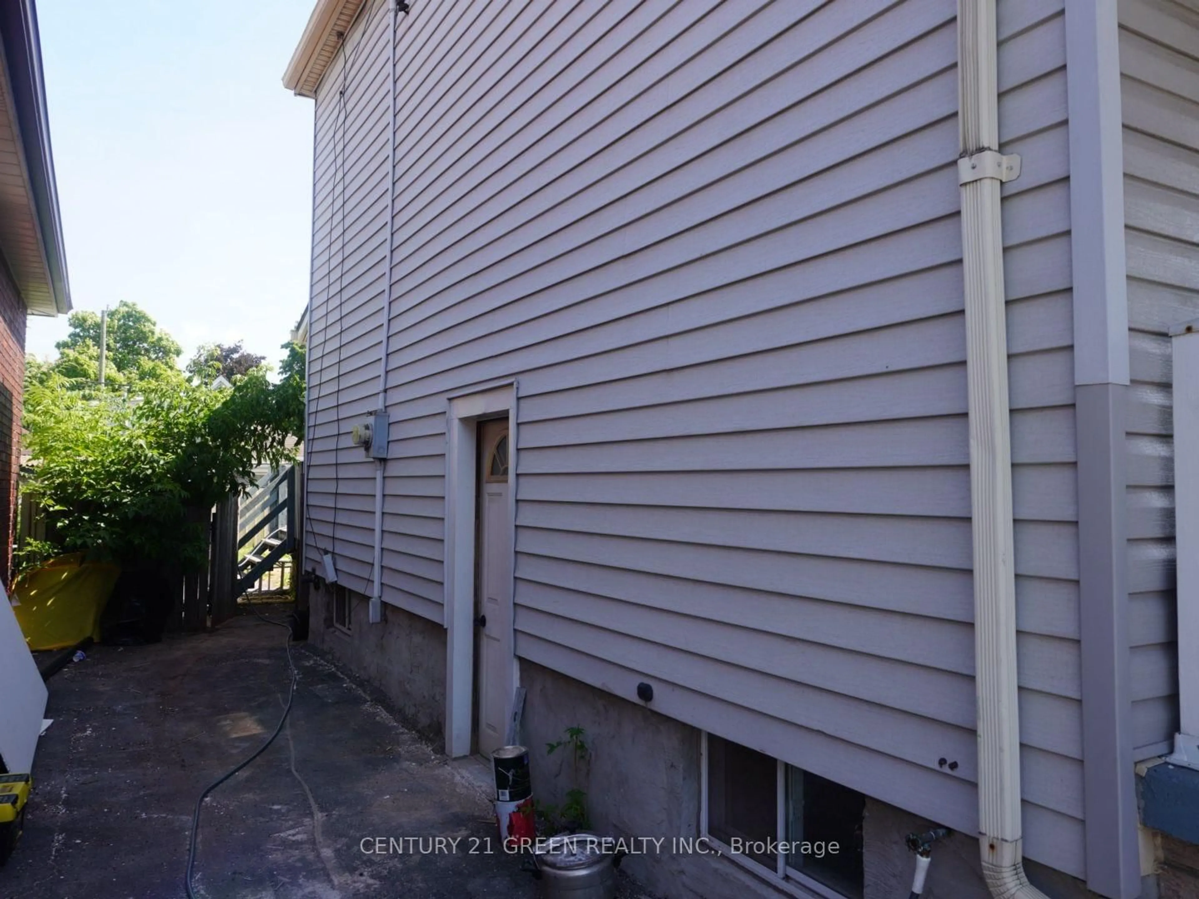 Home with vinyl exterior material, building for 43 Dalkeith Ave, Hamilton Ontario L8L 3J3