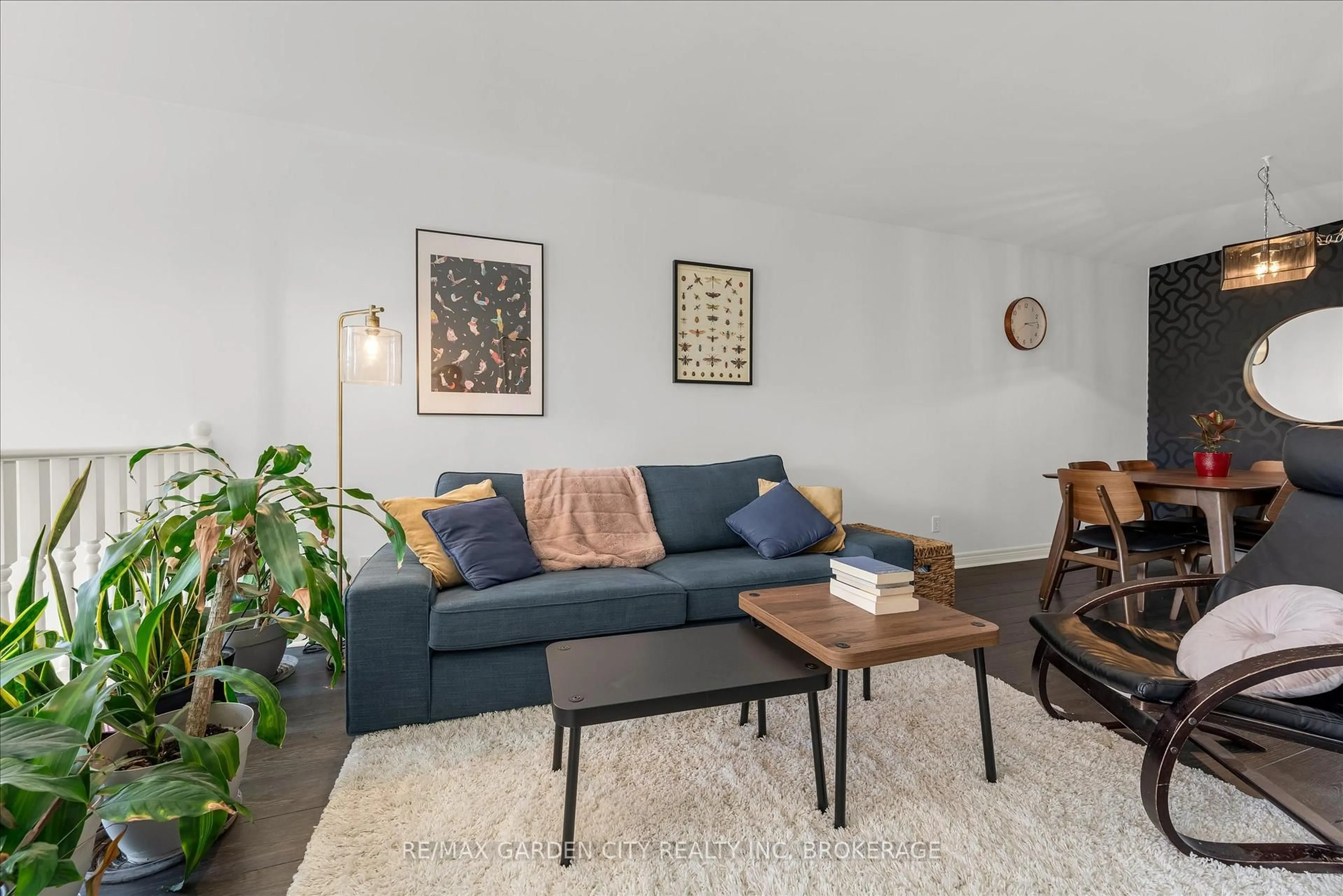 Living room with furniture, unknown for 65 MCBRIDE Dr, St. Catharines Ontario L2S 3Z8