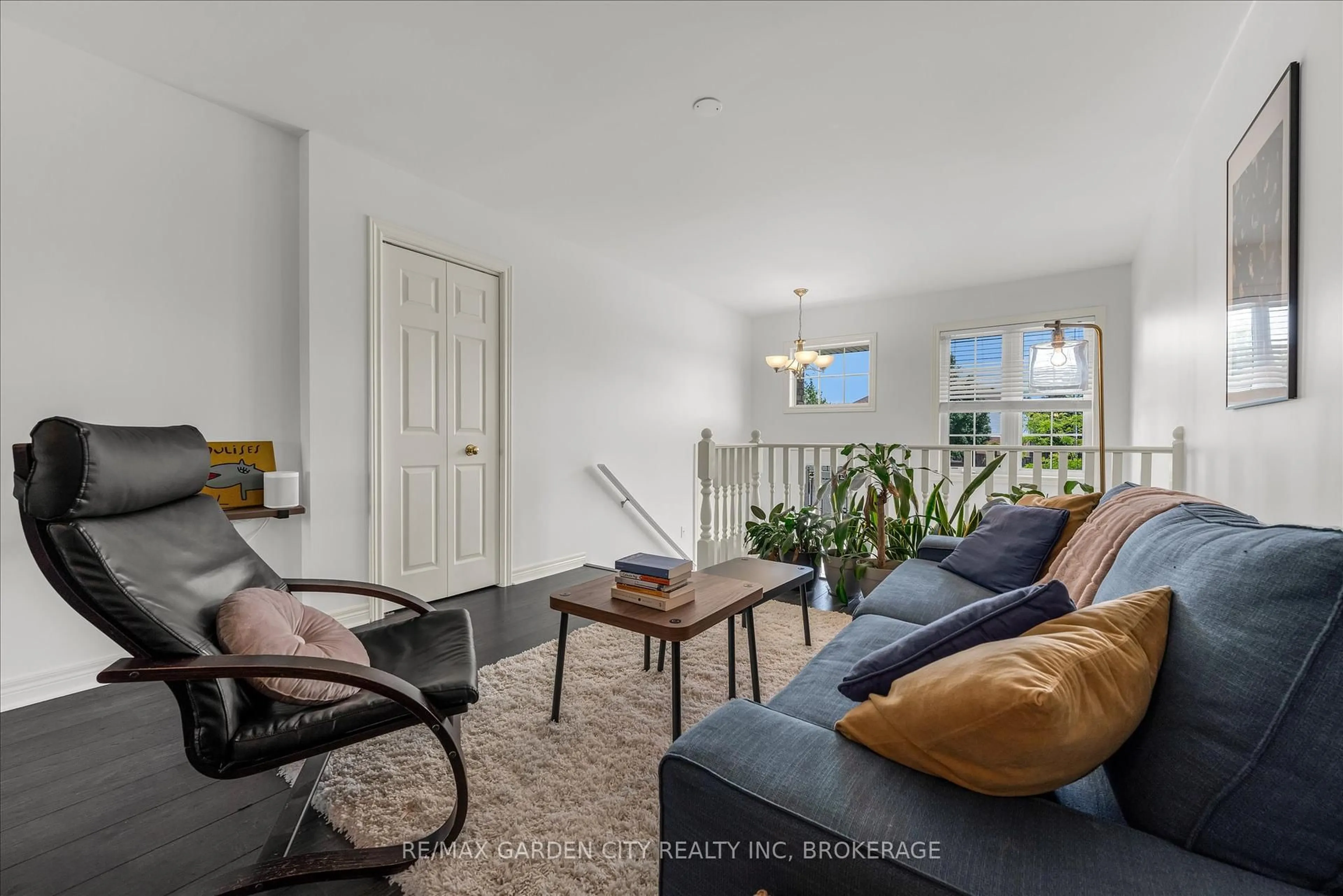 Living room with furniture, unknown for 65 MCBRIDE Dr, St. Catharines Ontario L2S 3Z8