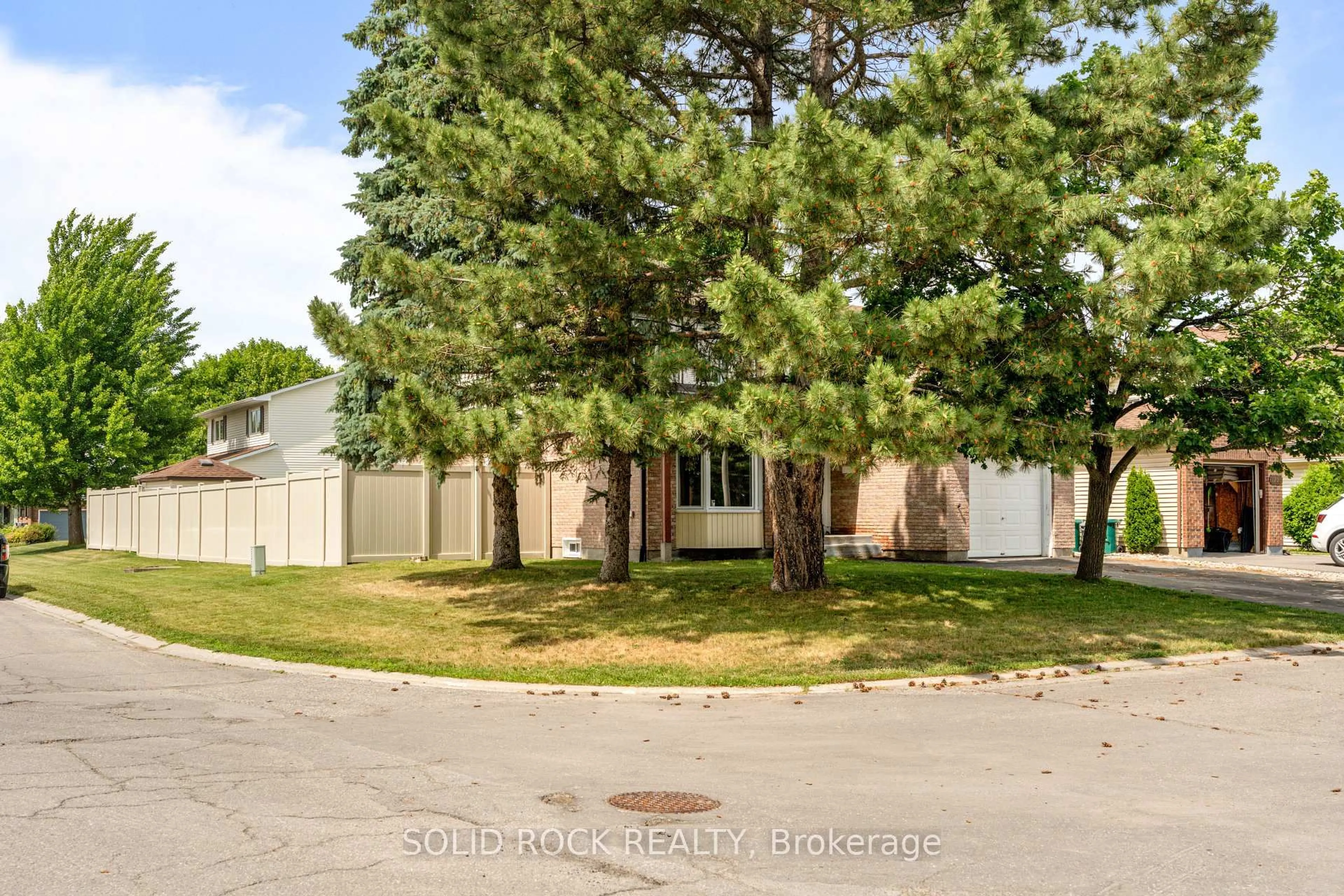 A pic from outside/outdoor area/front of a property/back of a property/a pic from drone, street for 1723 Boyer Rd, Ottawa Ontario K1C 3H8