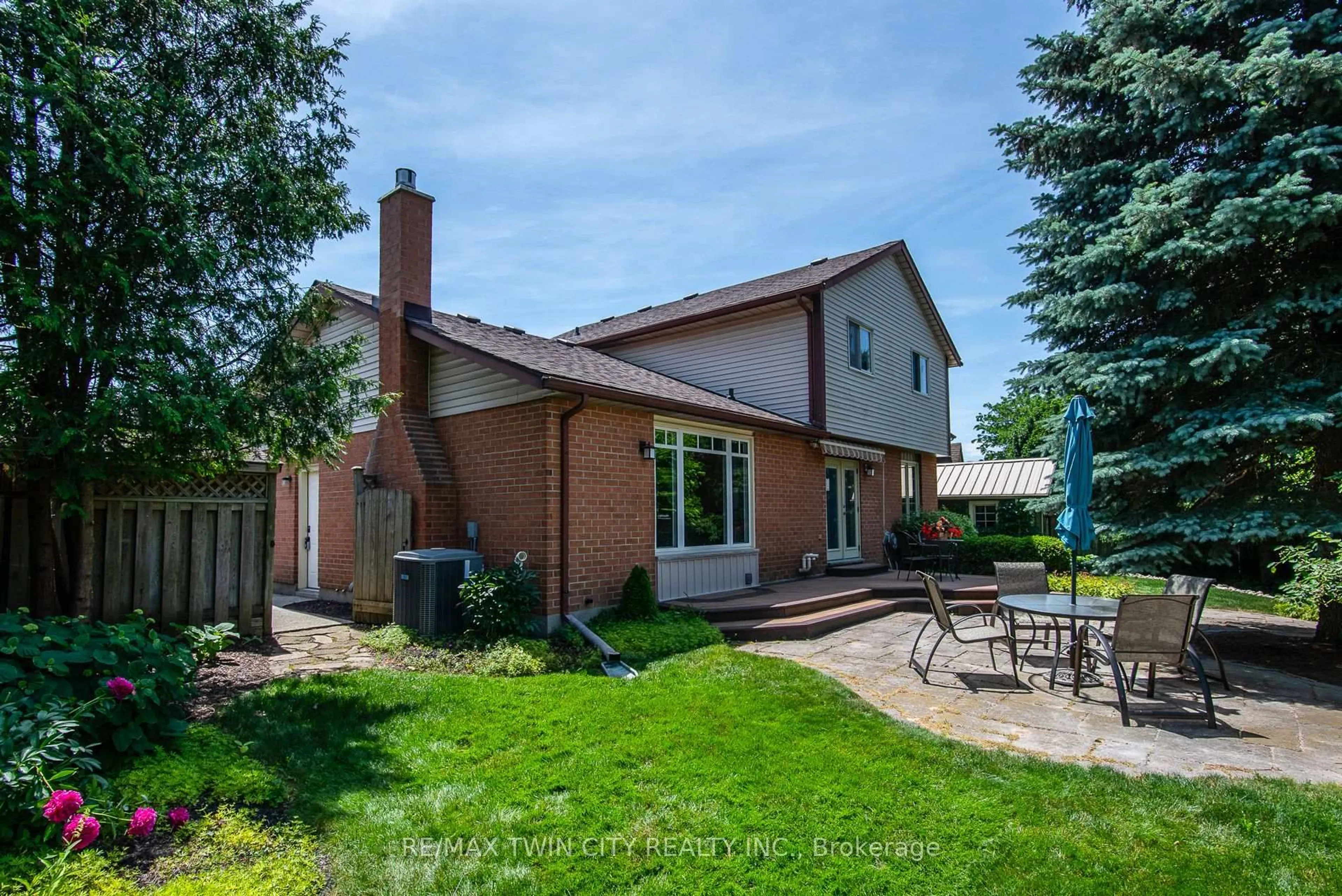 Patio, street for 162 Ambleside Crt, Waterloo Ontario N2K 3E4