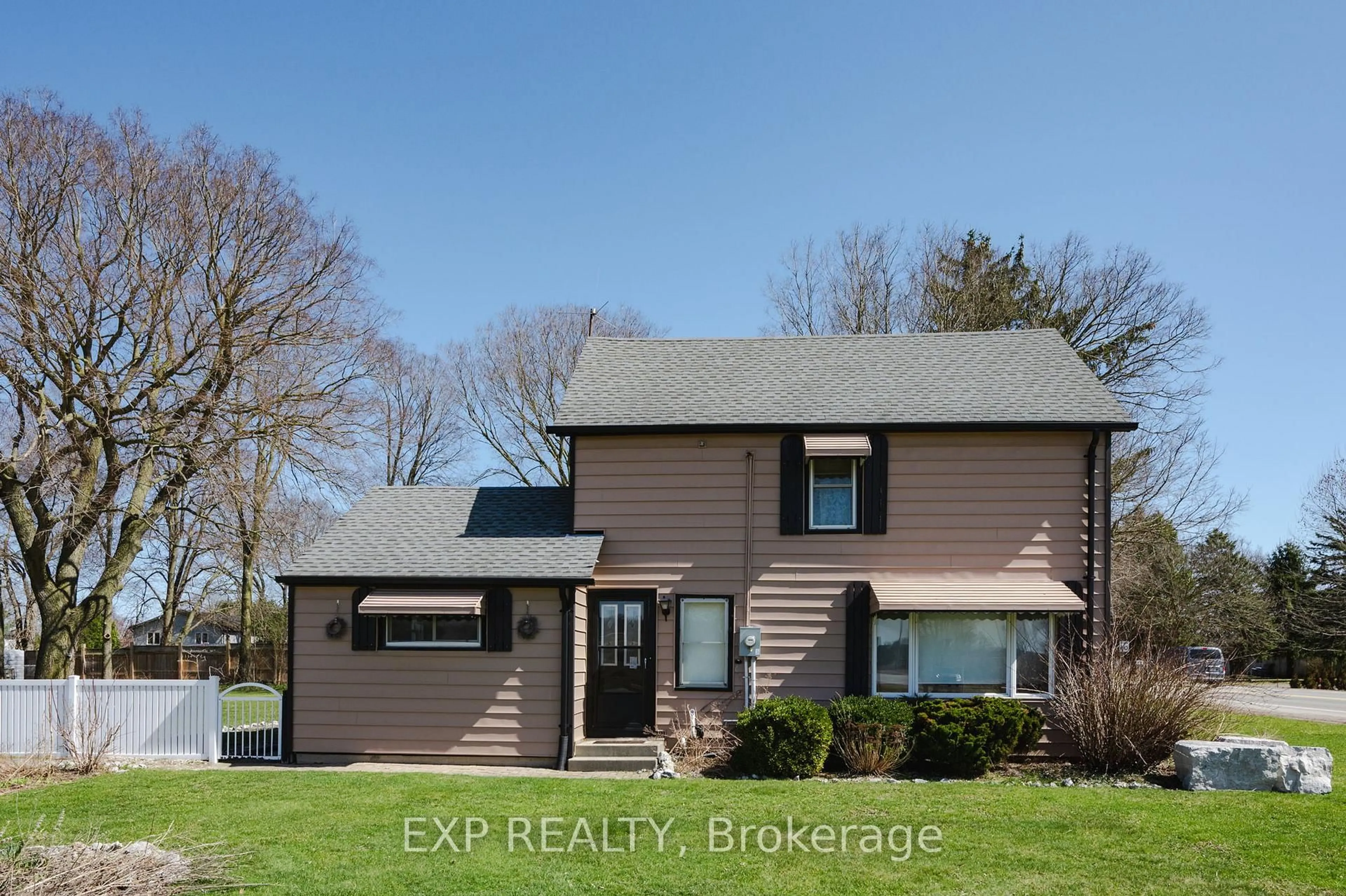 Home with vinyl exterior material, unknown for 21332 Wilson St, Middlesex Centre Ontario N0L 1E0