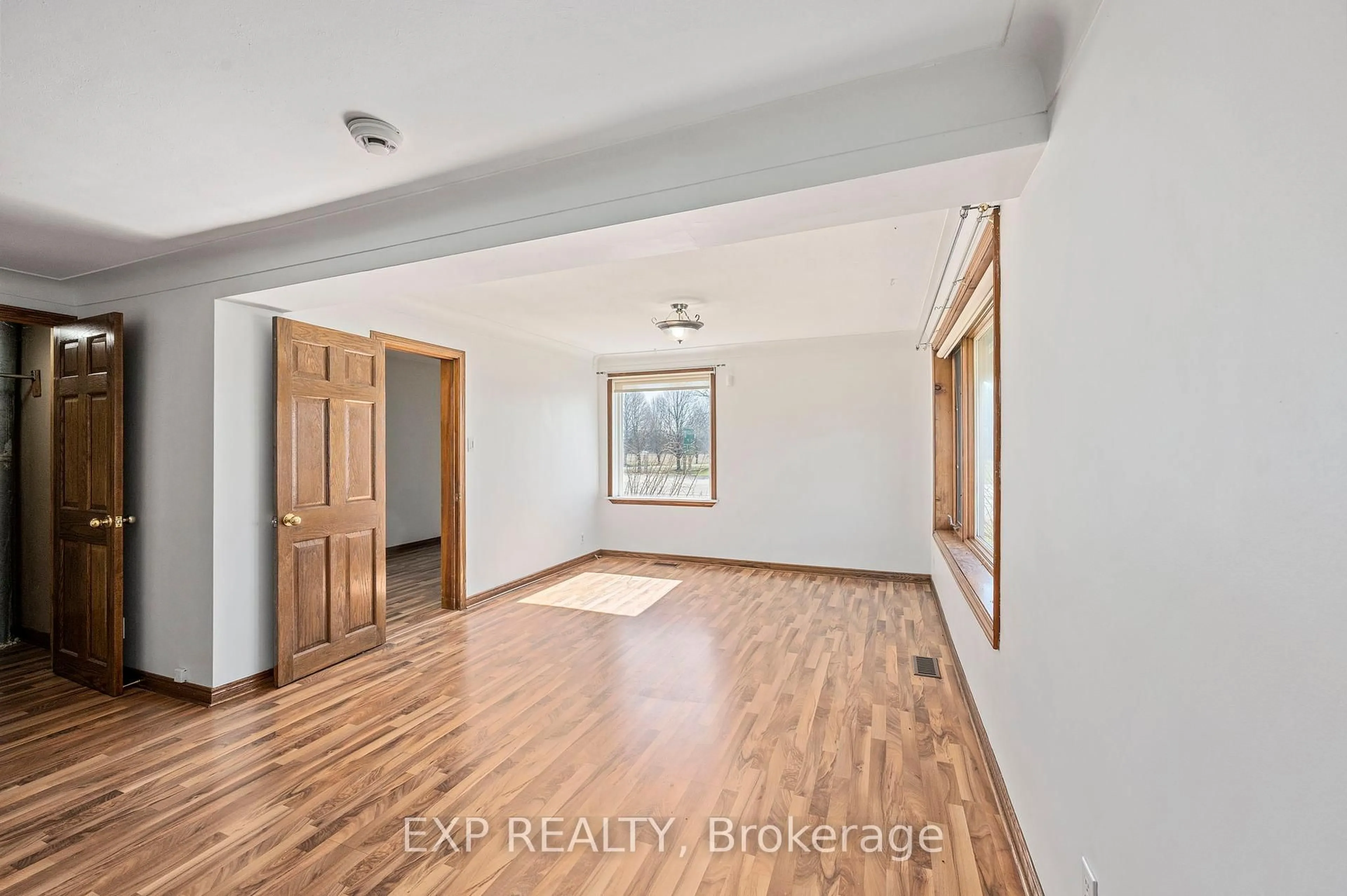 Indoor entryway for 21332 Wilson St, Middlesex Centre Ontario N0L 1E0