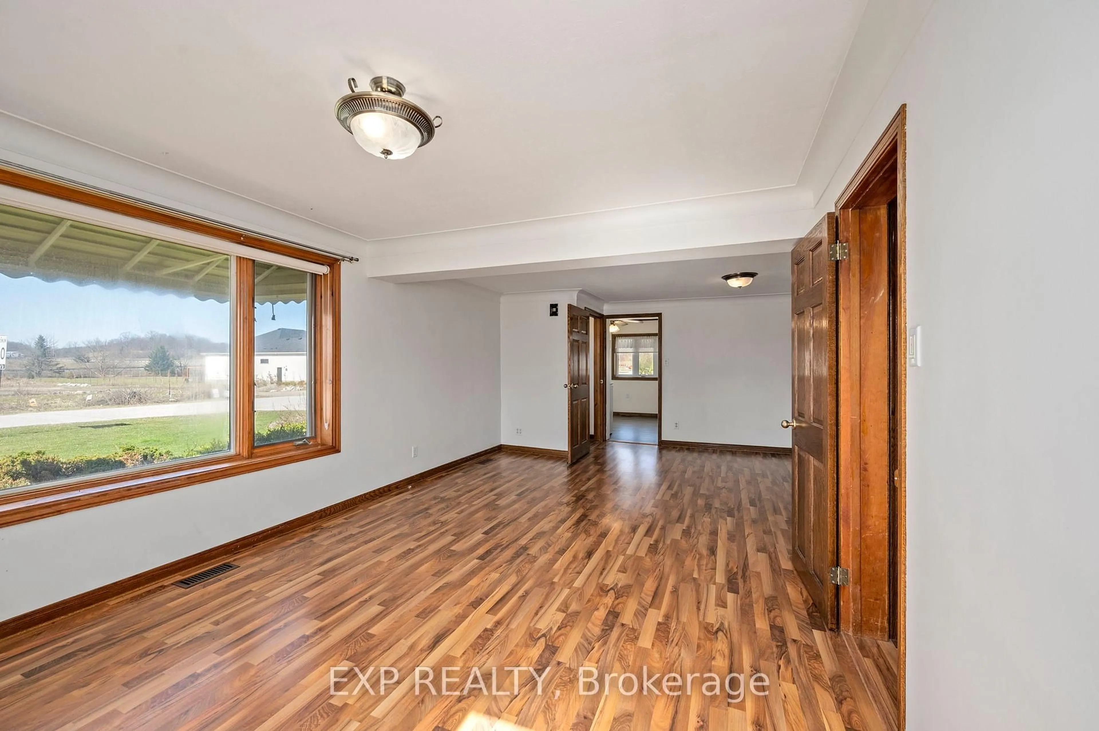 Indoor entryway for 21332 Wilson St, Middlesex Centre Ontario N0L 1E0