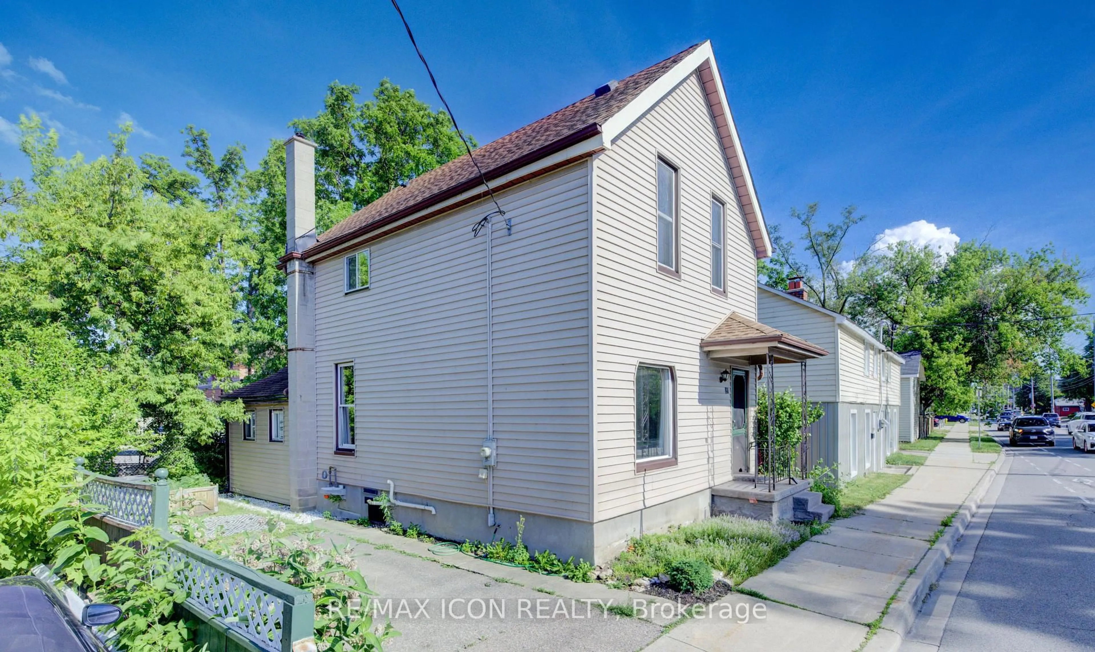 Home with brick exterior material, street for 81 George St, Cambridge Ontario N1S 2N1