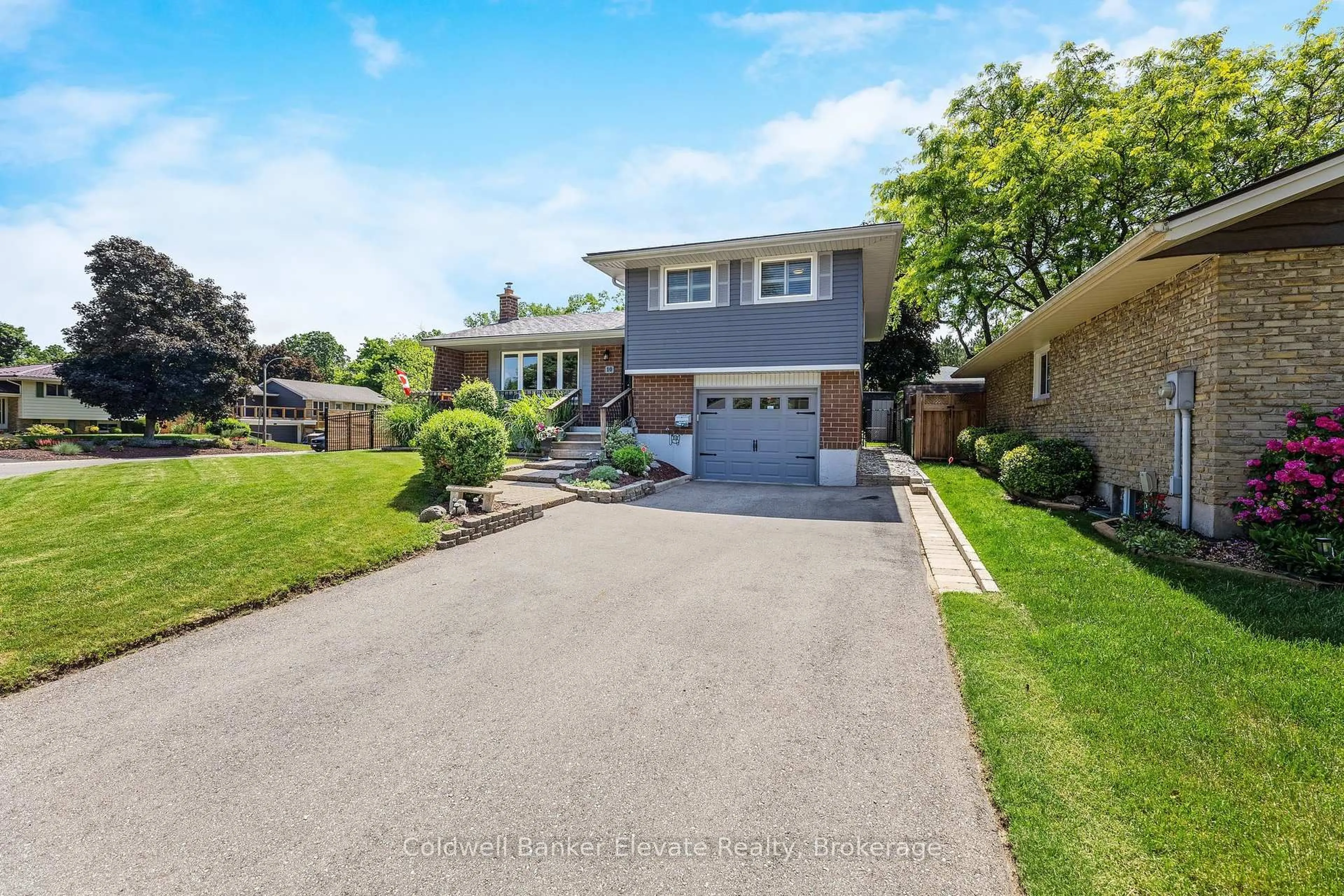 A pic from outside/outdoor area/front of a property/back of a property/a pic from drone, street for 10 Gilston Pkwy, Brant Ontario N3L 3K6