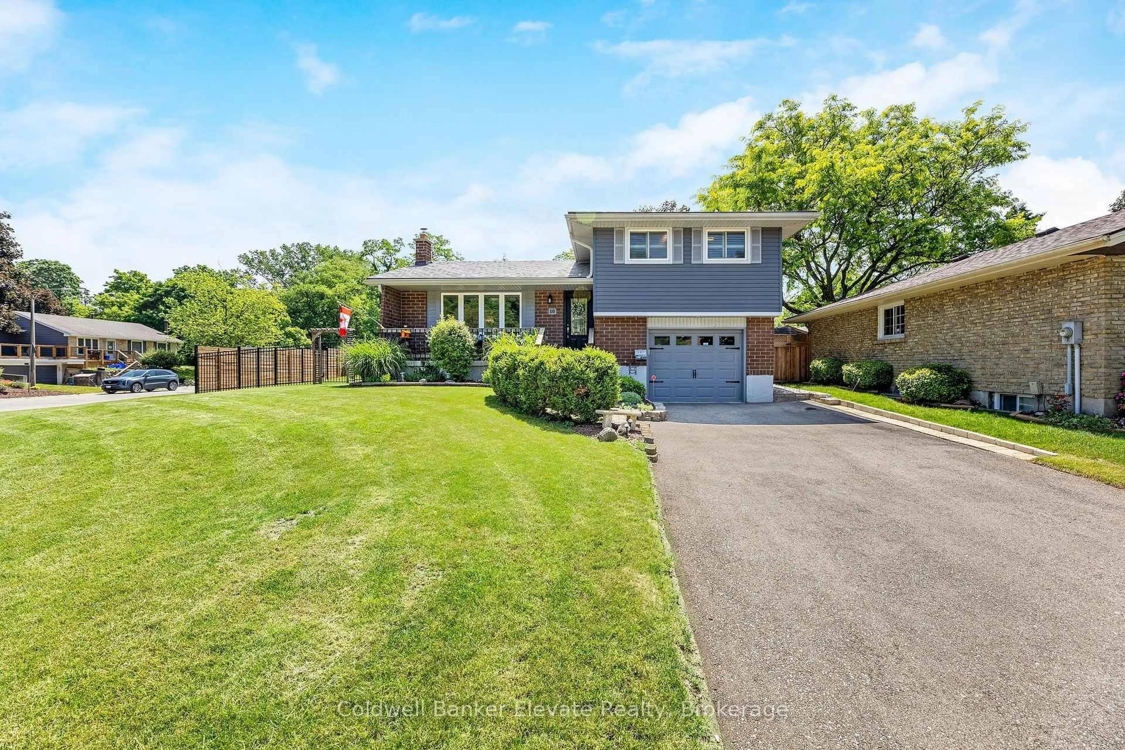 A pic from outside/outdoor area/front of a property/back of a property/a pic from drone, street for 10 Gilston Pkwy, Brant Ontario N3L 3K6