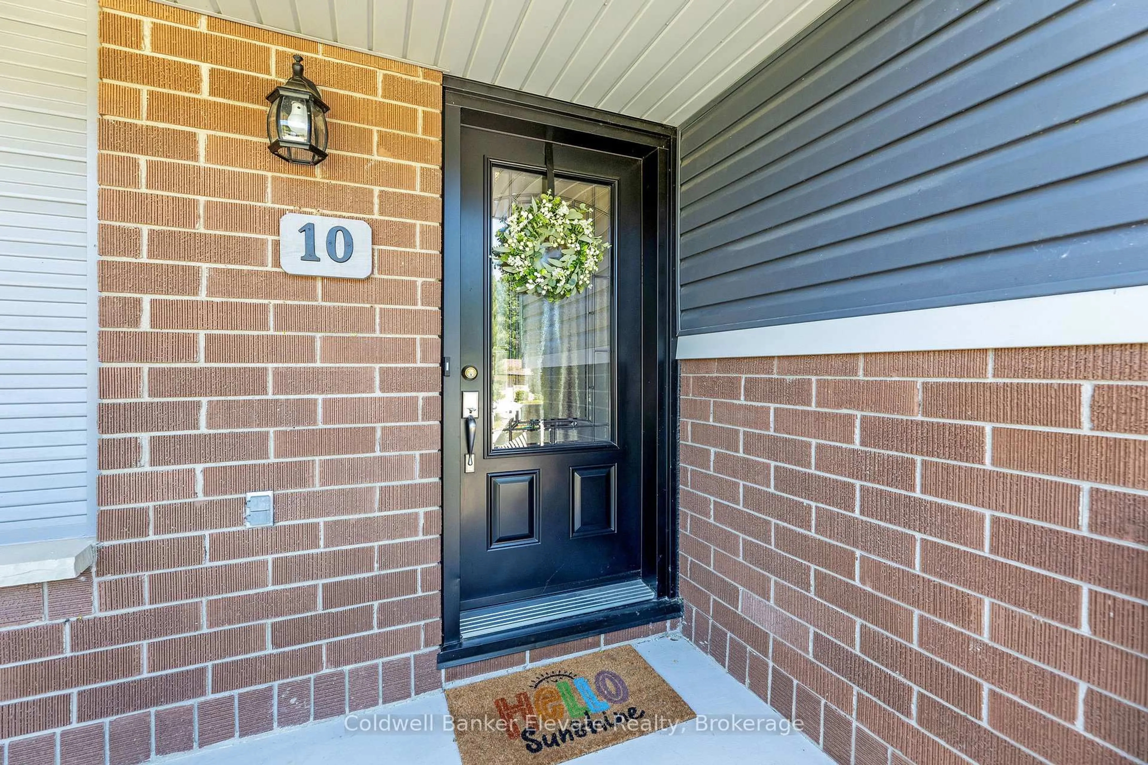 Indoor entryway for 10 Gilston Pkwy, Brant Ontario N3L 3K6