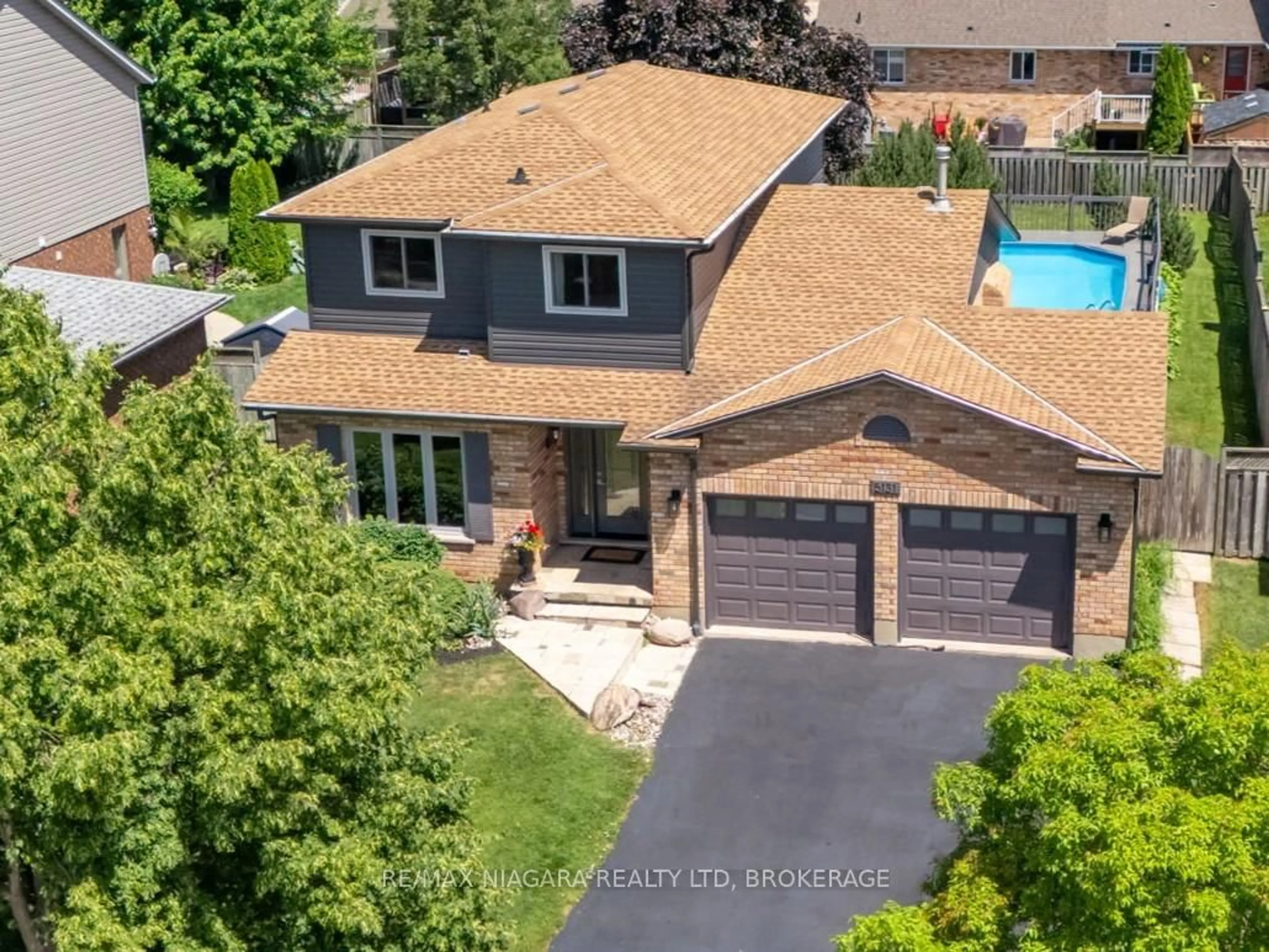 A pic from outside/outdoor area/front of a property/back of a property/a pic from drone, street for 5131 Oakwood Ave, Lincoln Ontario L0R 1B8