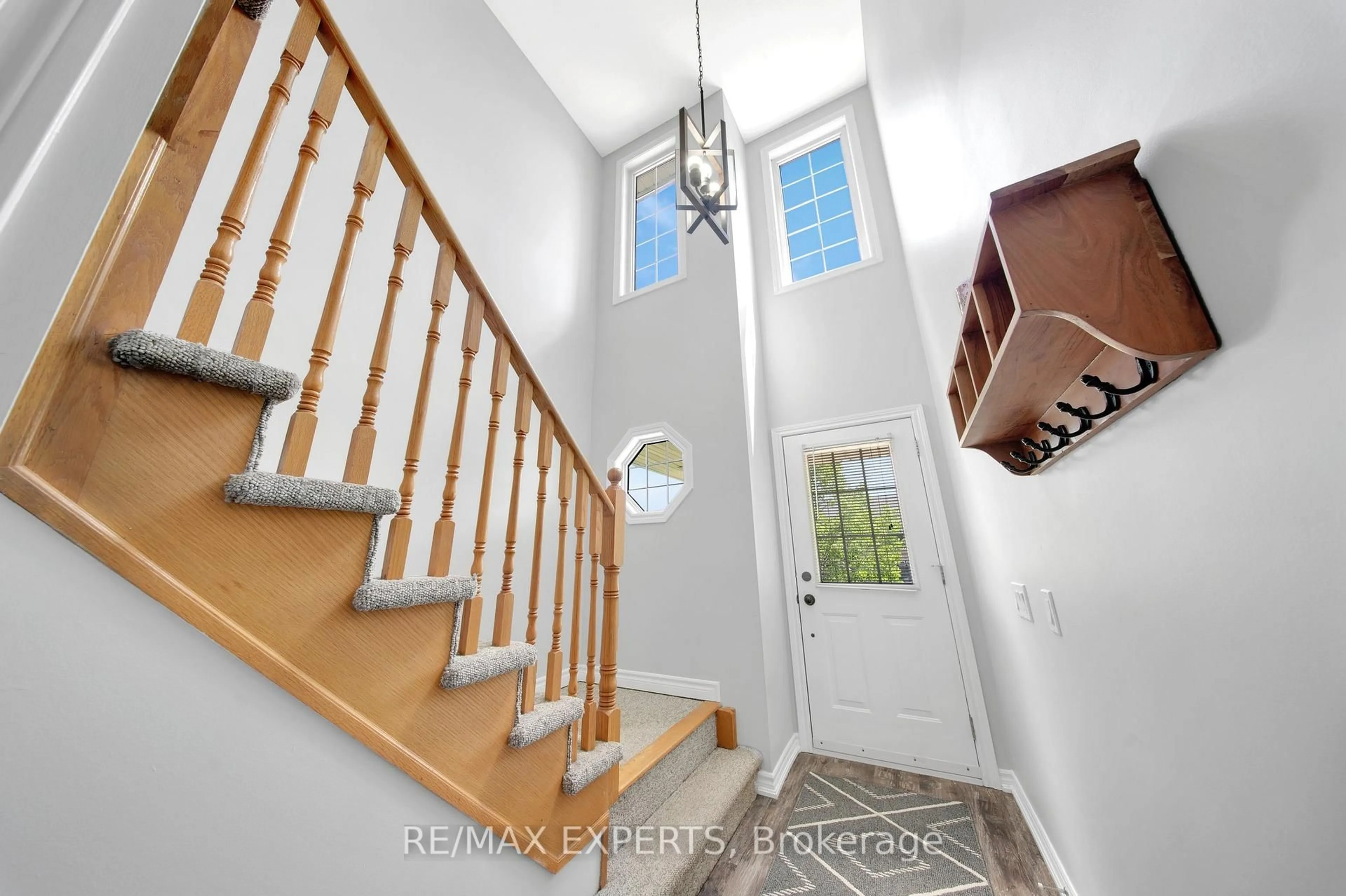 Indoor entryway for 150 Marion St, Shelburne Ontario L9V 3C1