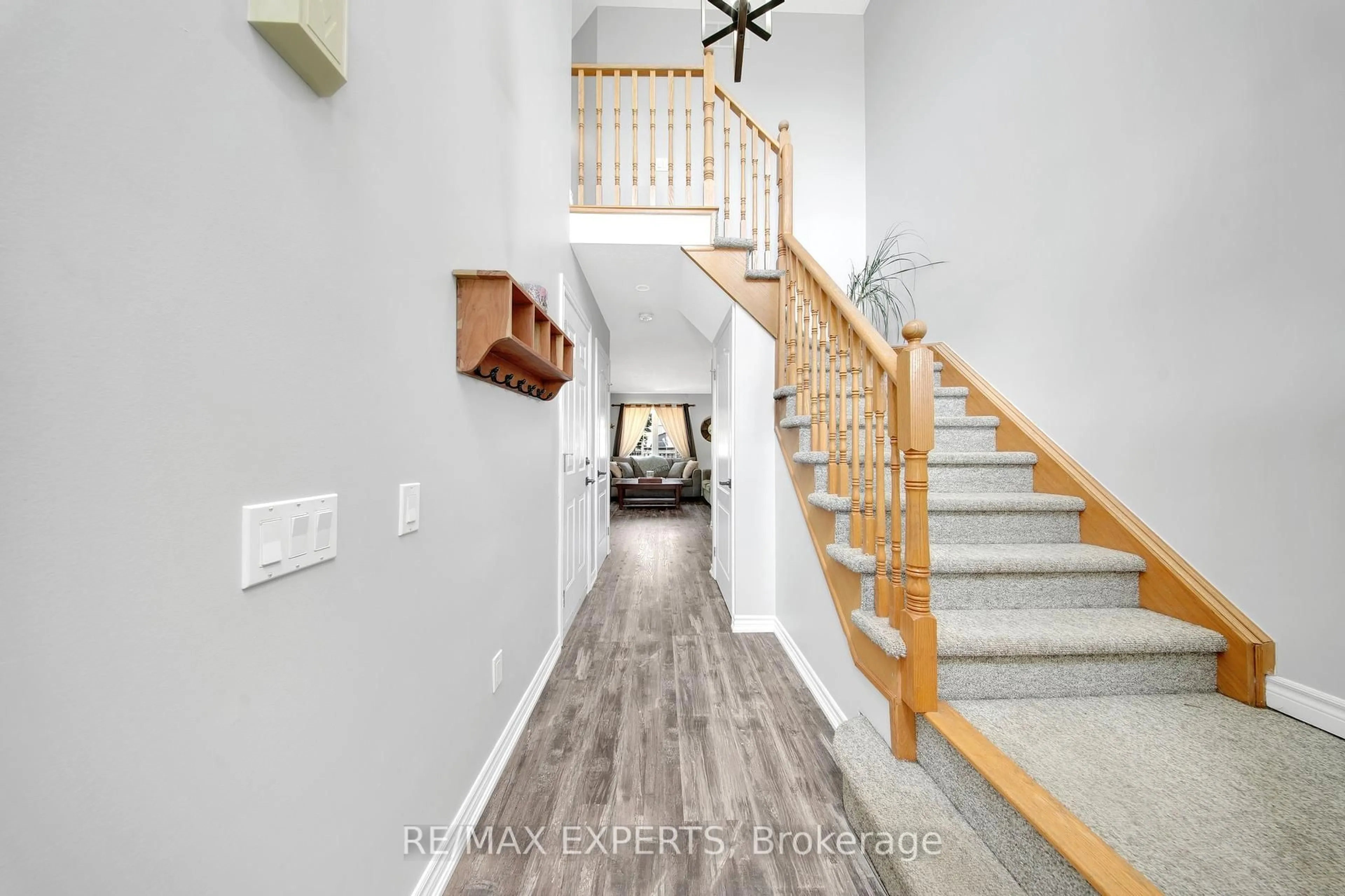 Indoor foyer for 150 Marion St, Shelburne Ontario L9V 3C1