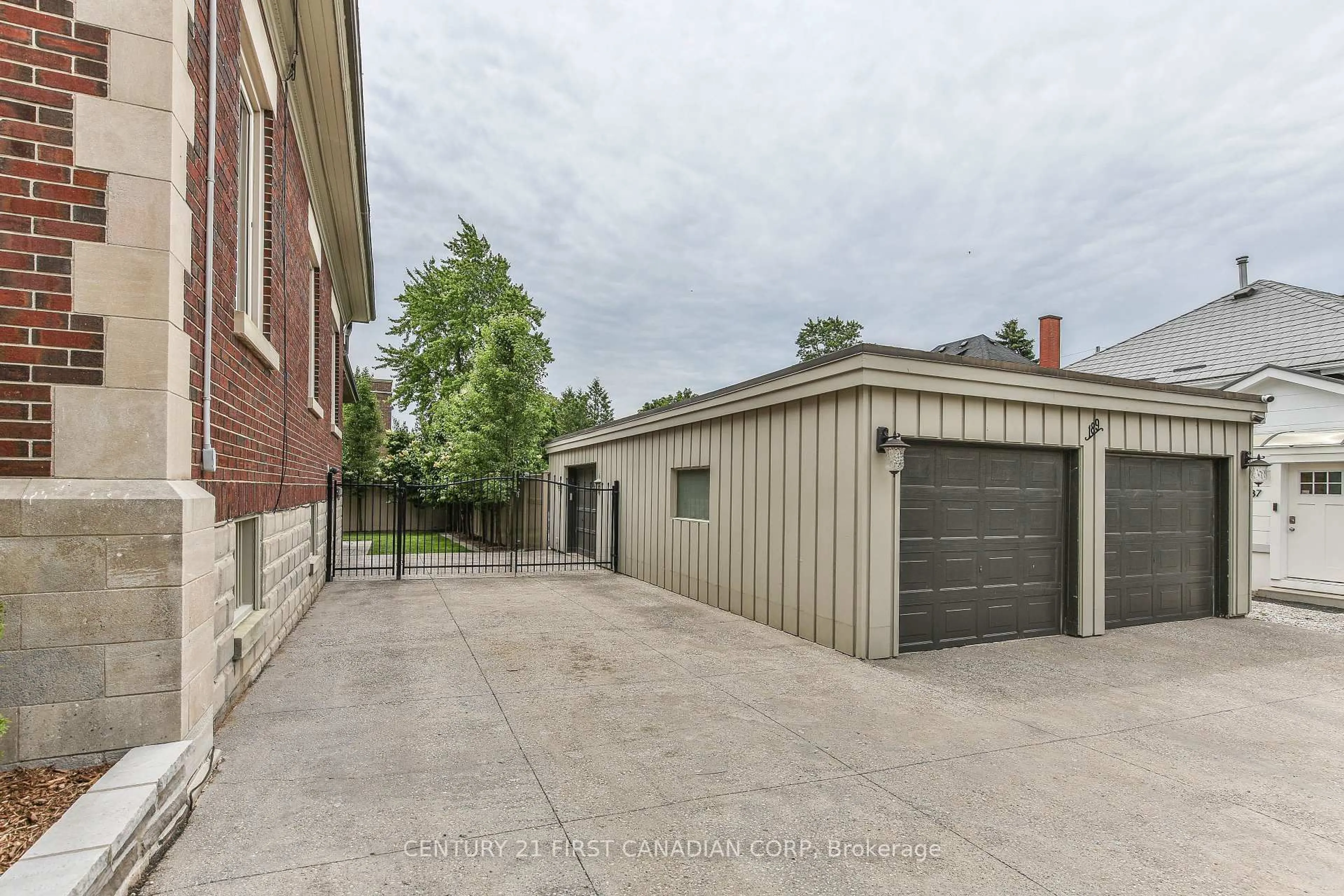 Unknown for 189 College Ave, London East Ontario N6A 1X9