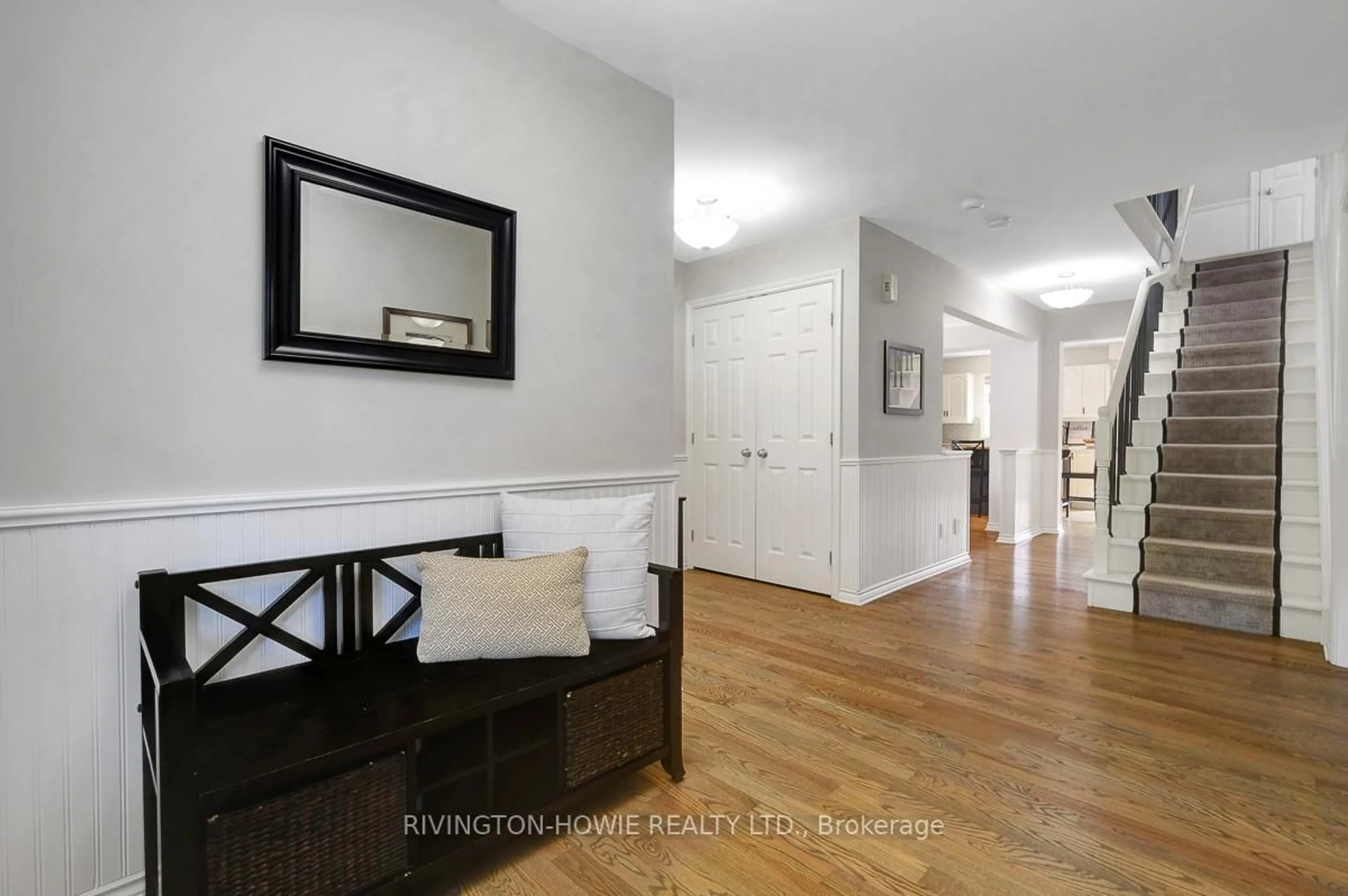 Indoor entryway for 143 Glenncastle Dr, Carp Ontario K0A 1L0