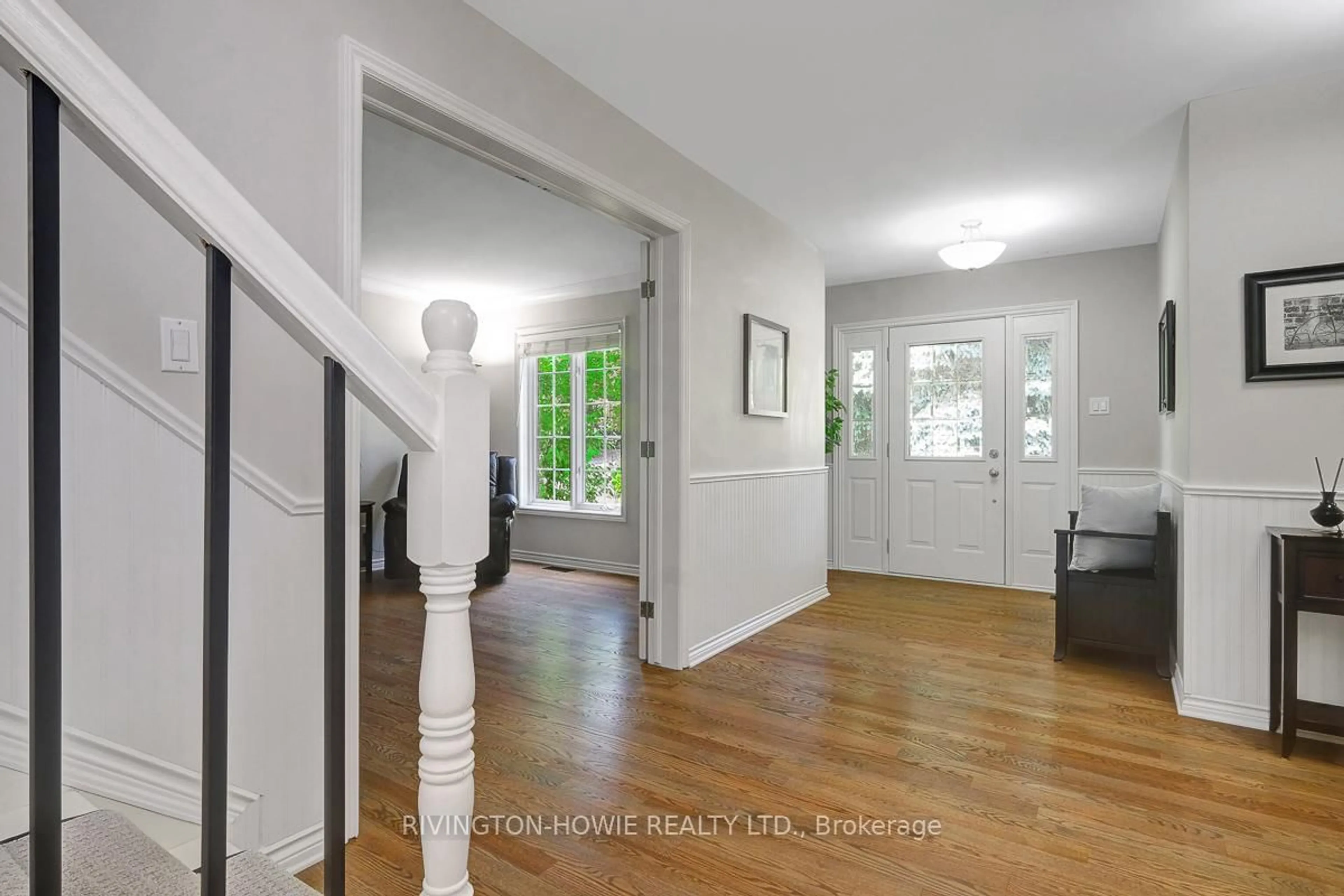 Indoor entryway for 143 Glenncastle Dr, Carp Ontario K0A 1L0