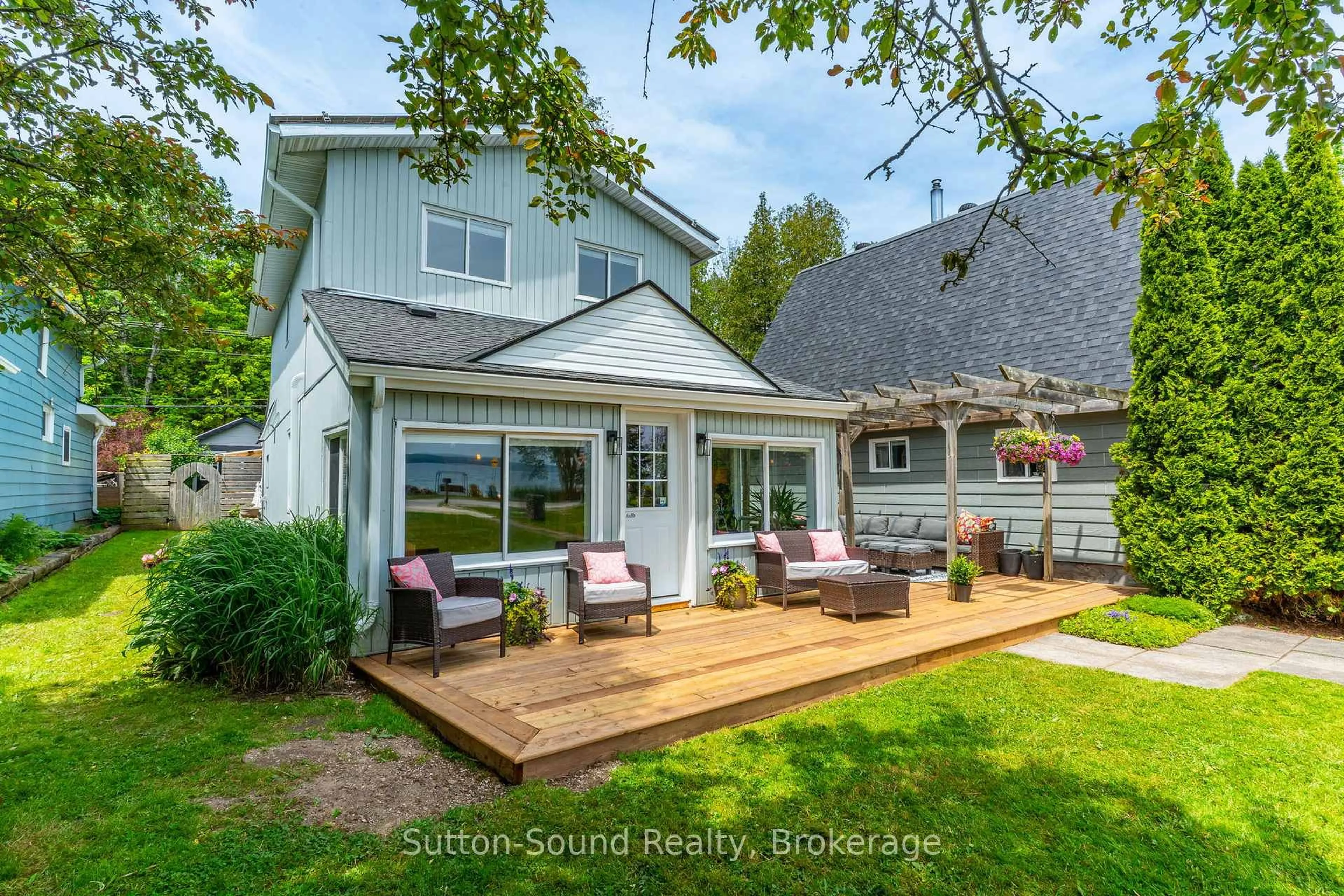 Patio, street for 168 Old Beach Dr, Georgian Bluffs Ontario N4K 5N4