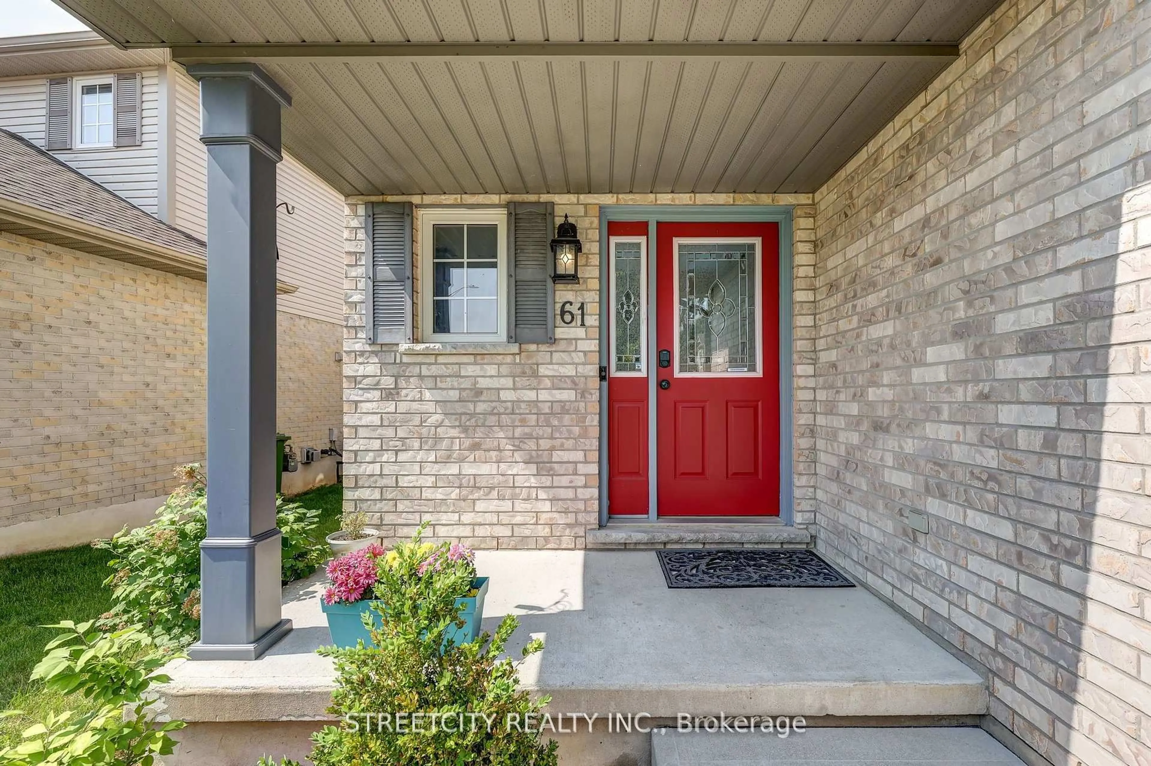 Indoor entryway for 61 Meadowvale Dr, St. Thomas Ontario N5P 4P3