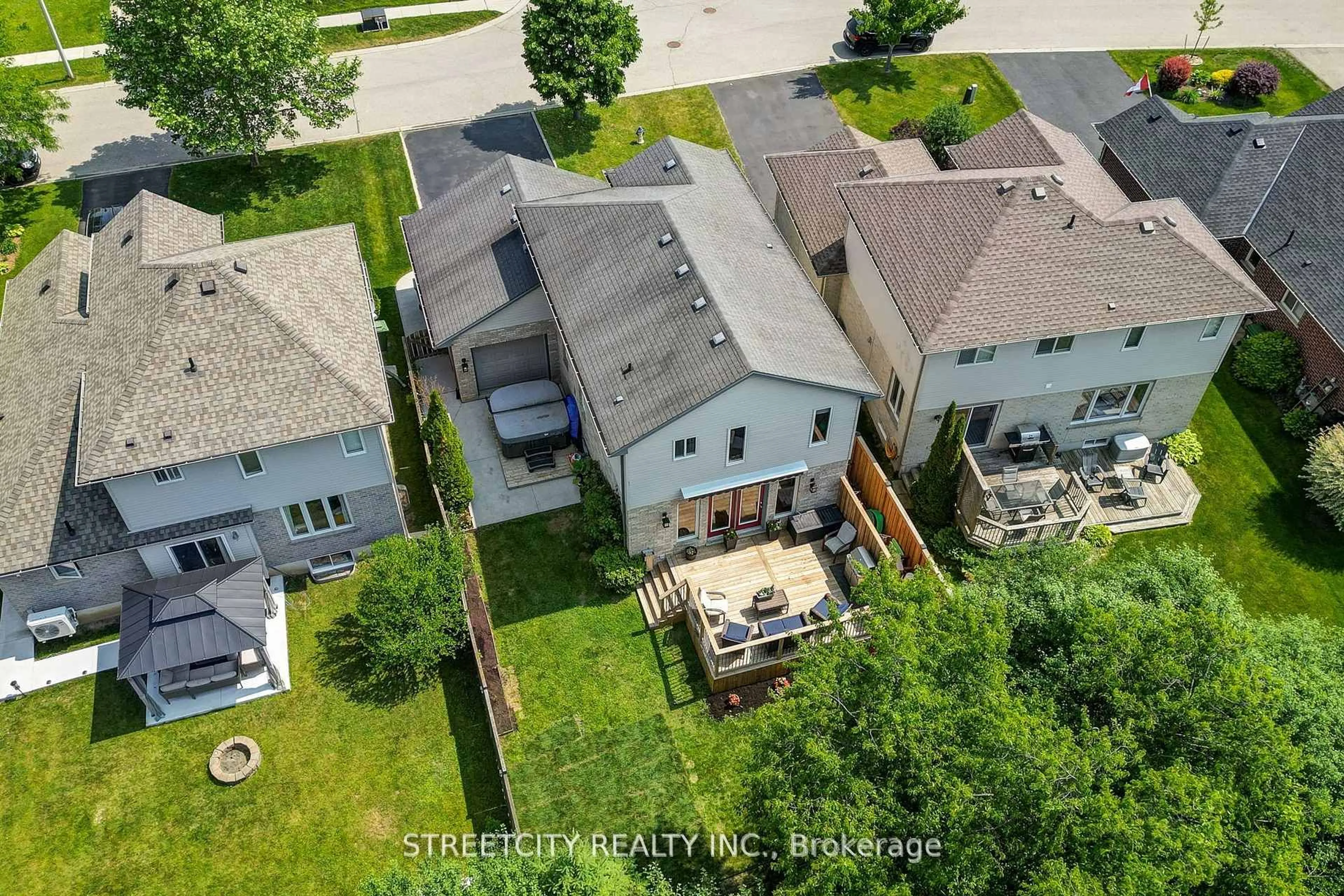 A pic from outside/outdoor area/front of a property/back of a property/a pic from drone, unknown for 61 Meadowvale Dr, St. Thomas Ontario N5P 4P3