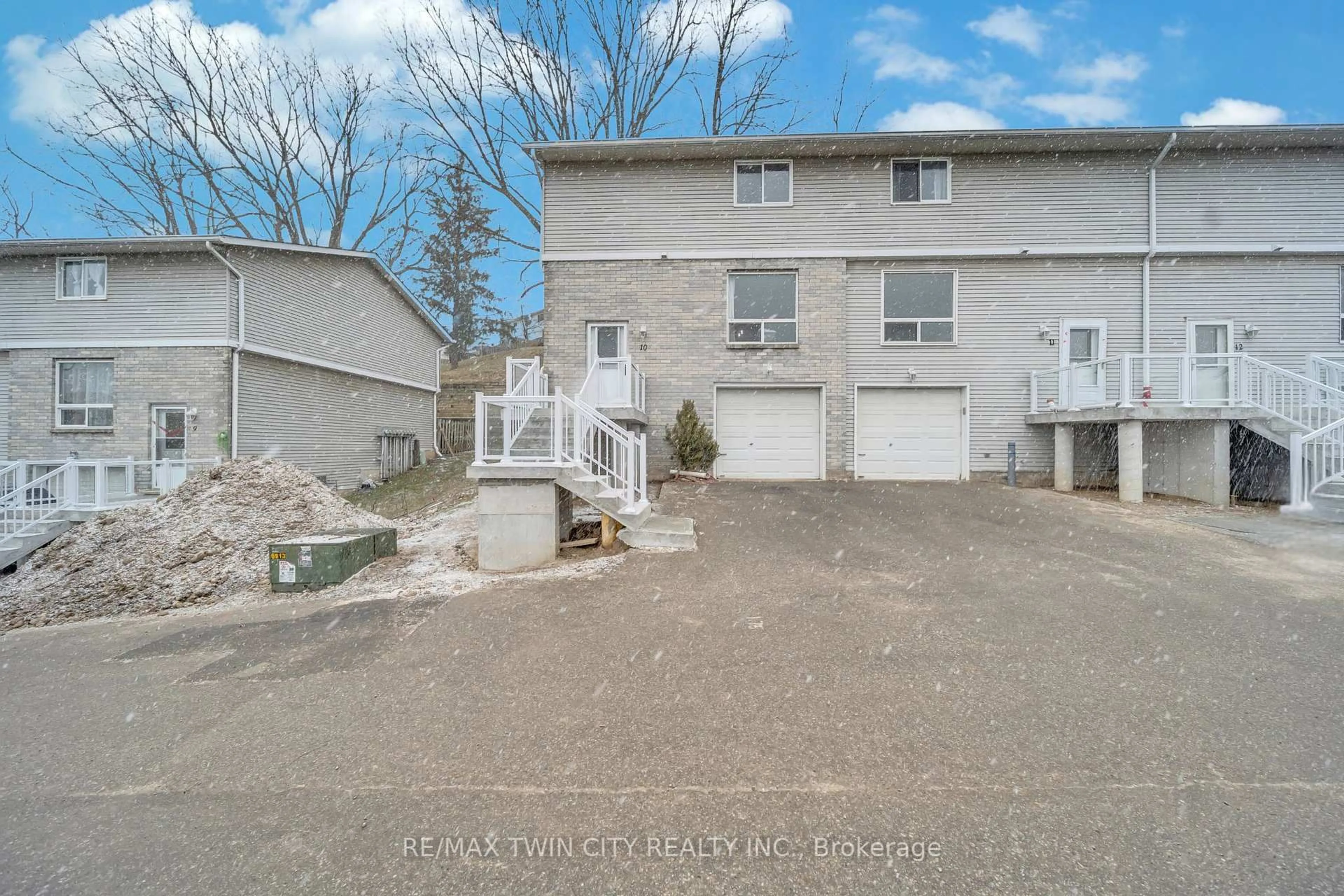 A pic from outside/outdoor area/front of a property/back of a property/a pic from drone, street for 648 Doon Village Rd #10, Kitchener Ontario N2P 1A2