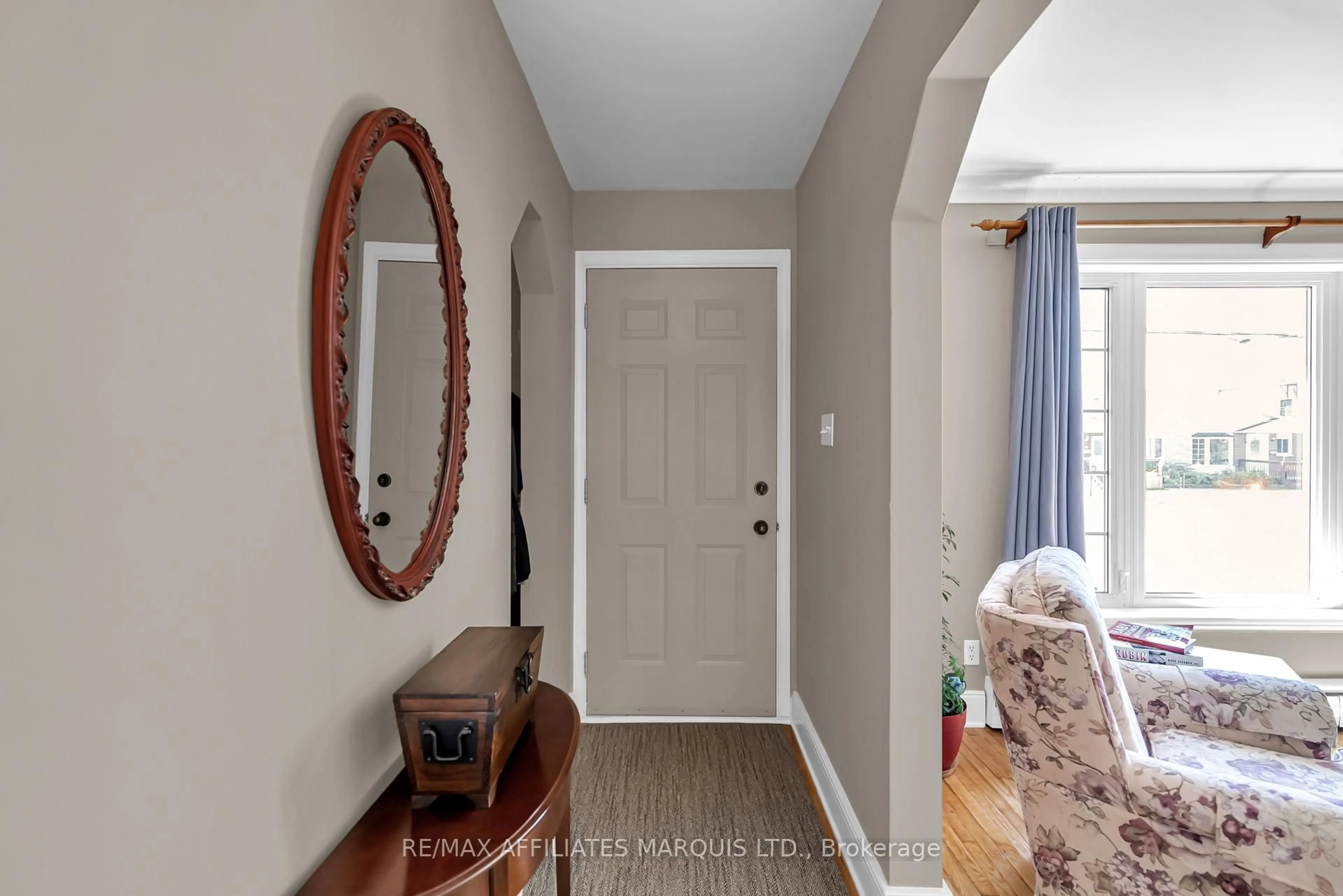 Indoor entryway for 15-15A Christy St, Cornwall Ontario K6H 3B9