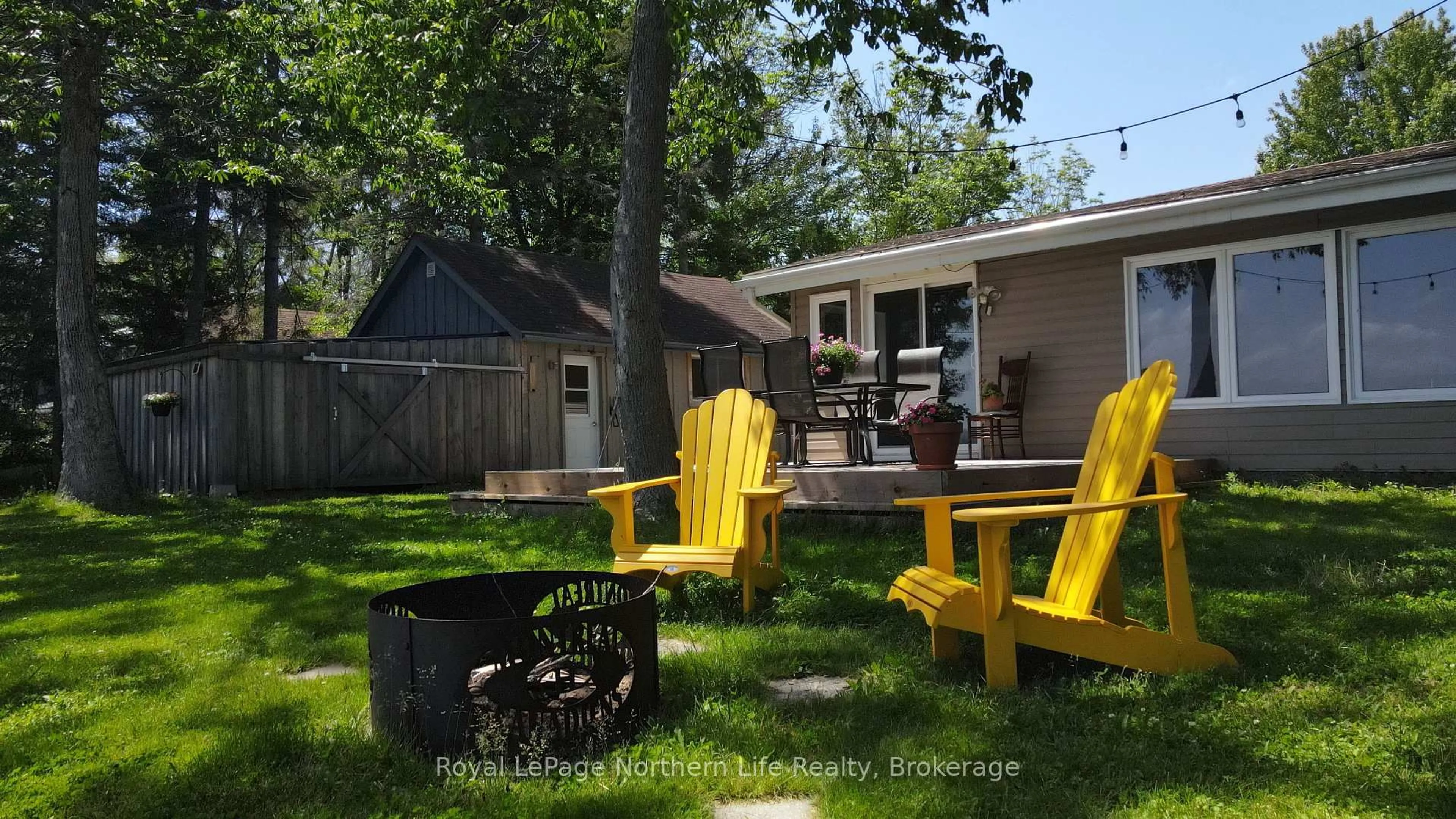 Patio, street for 411 Jocko Point Rd, North Bay Ontario P1B 8G5