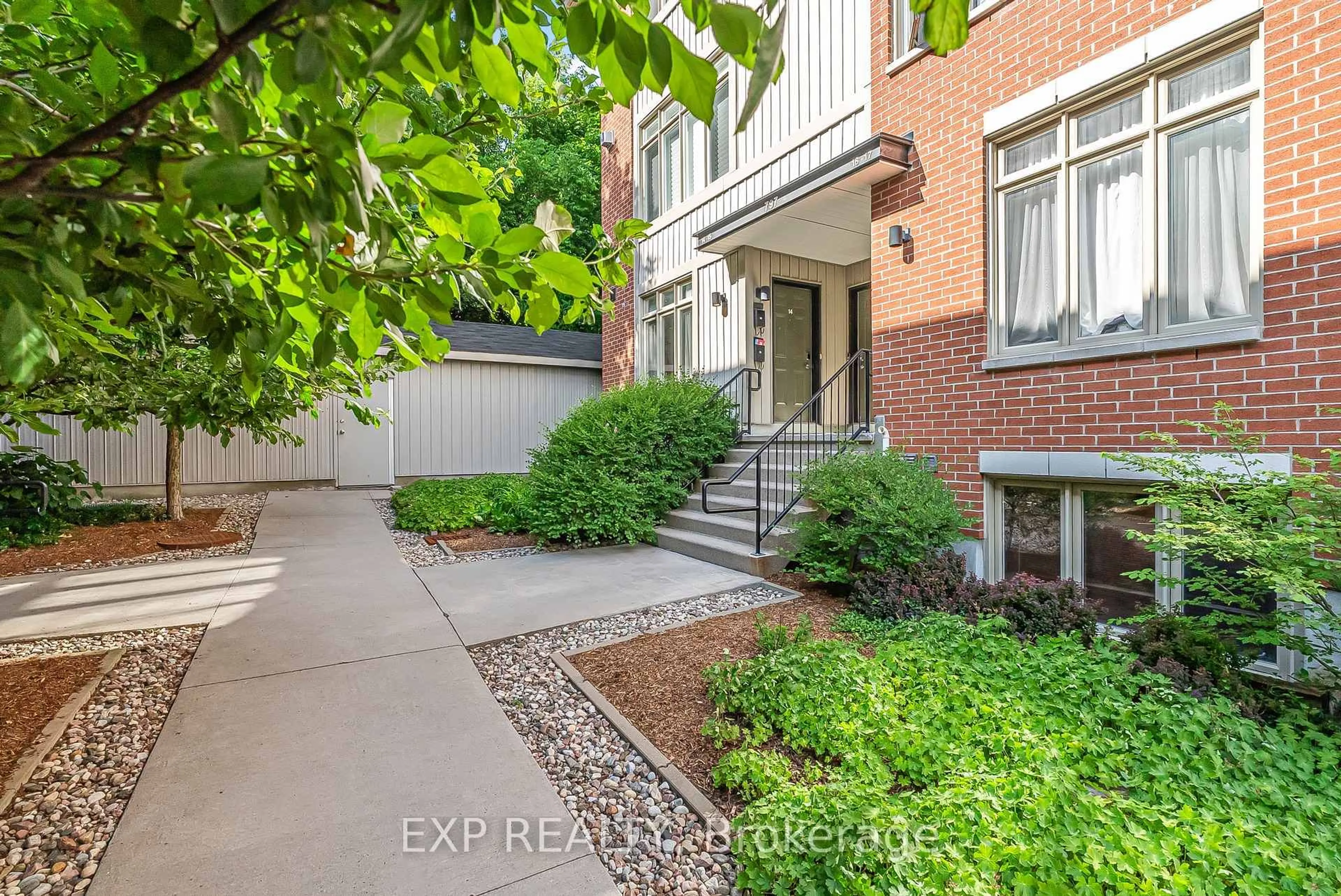 Indoor entryway for 797 Montreal Rd #14, Ottawa Ontario K1K 0S9