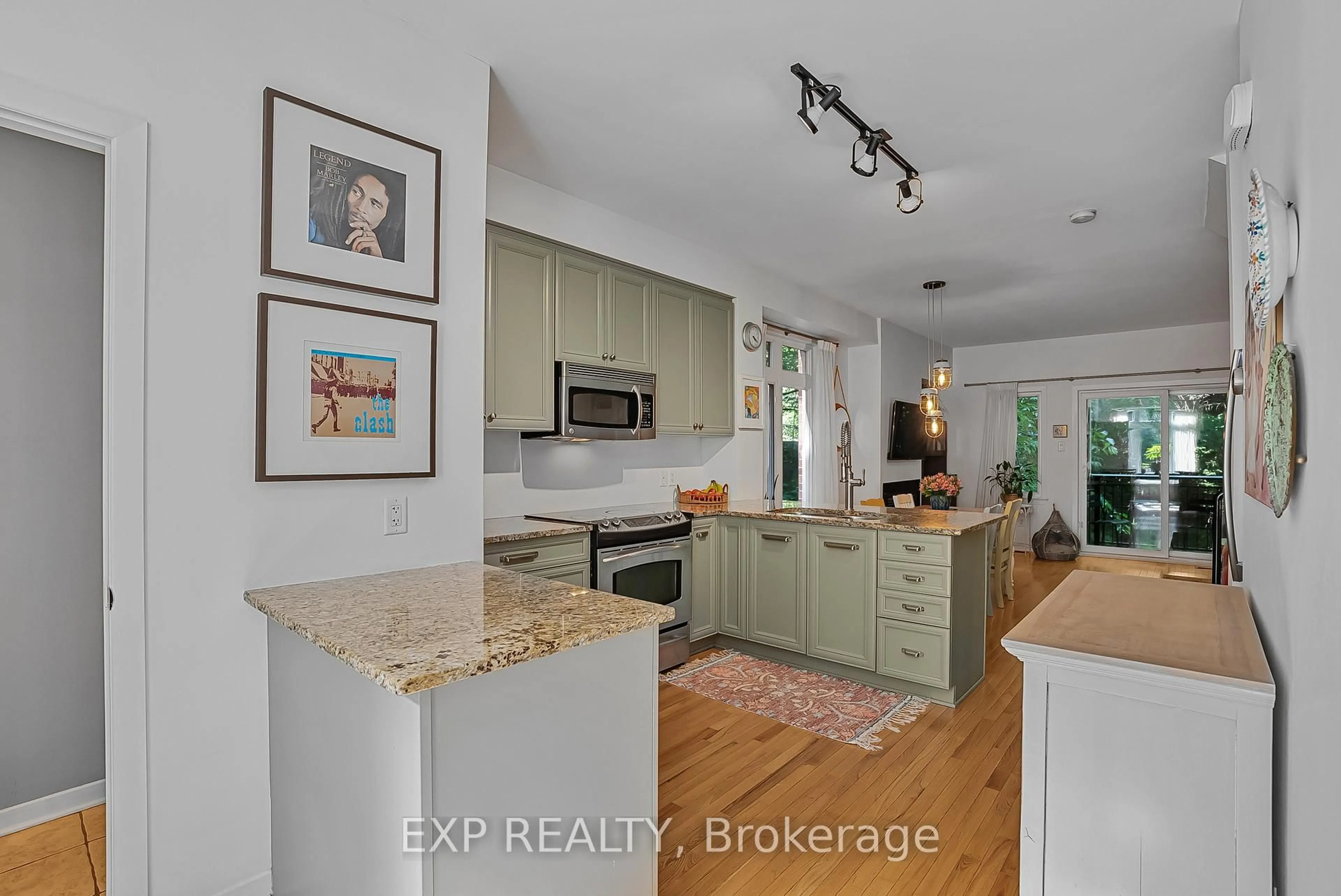 Open concept kitchen, ceramic/tile floor for 797 Montreal Rd #14, Ottawa Ontario K1K 0S9