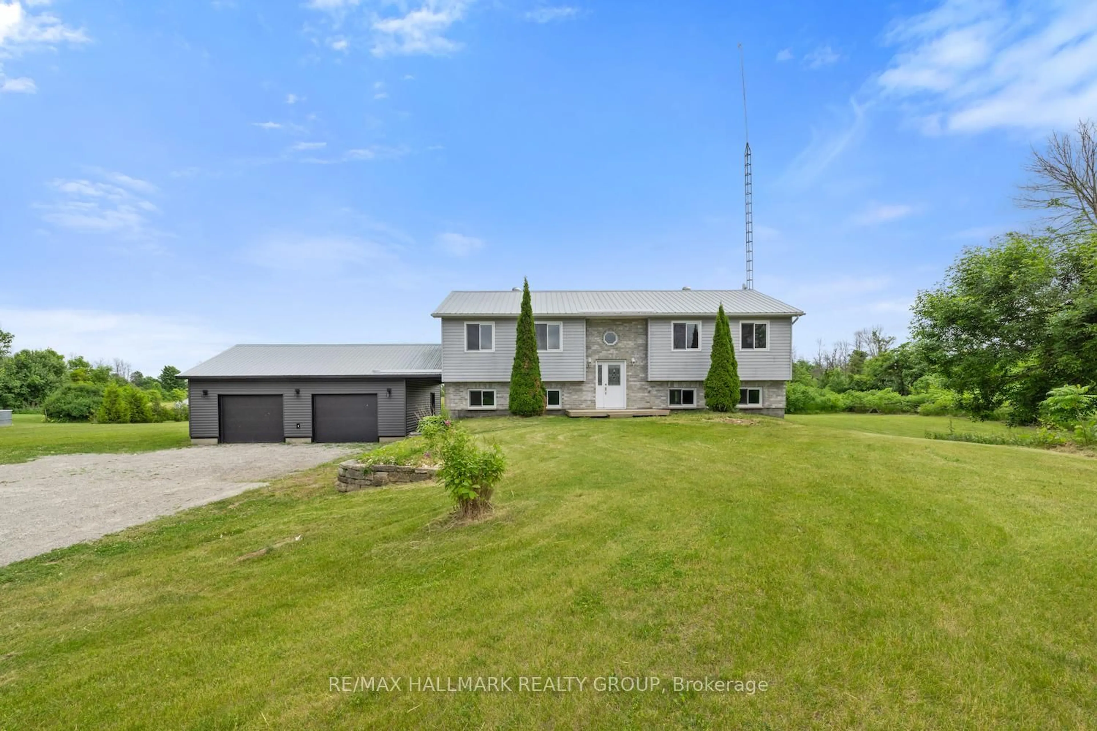 A pic from outside/outdoor area/front of a property/back of a property/a pic from drone, unknown for 85 Bay Rd, Rideau Lakes Ontario K0G 1L0