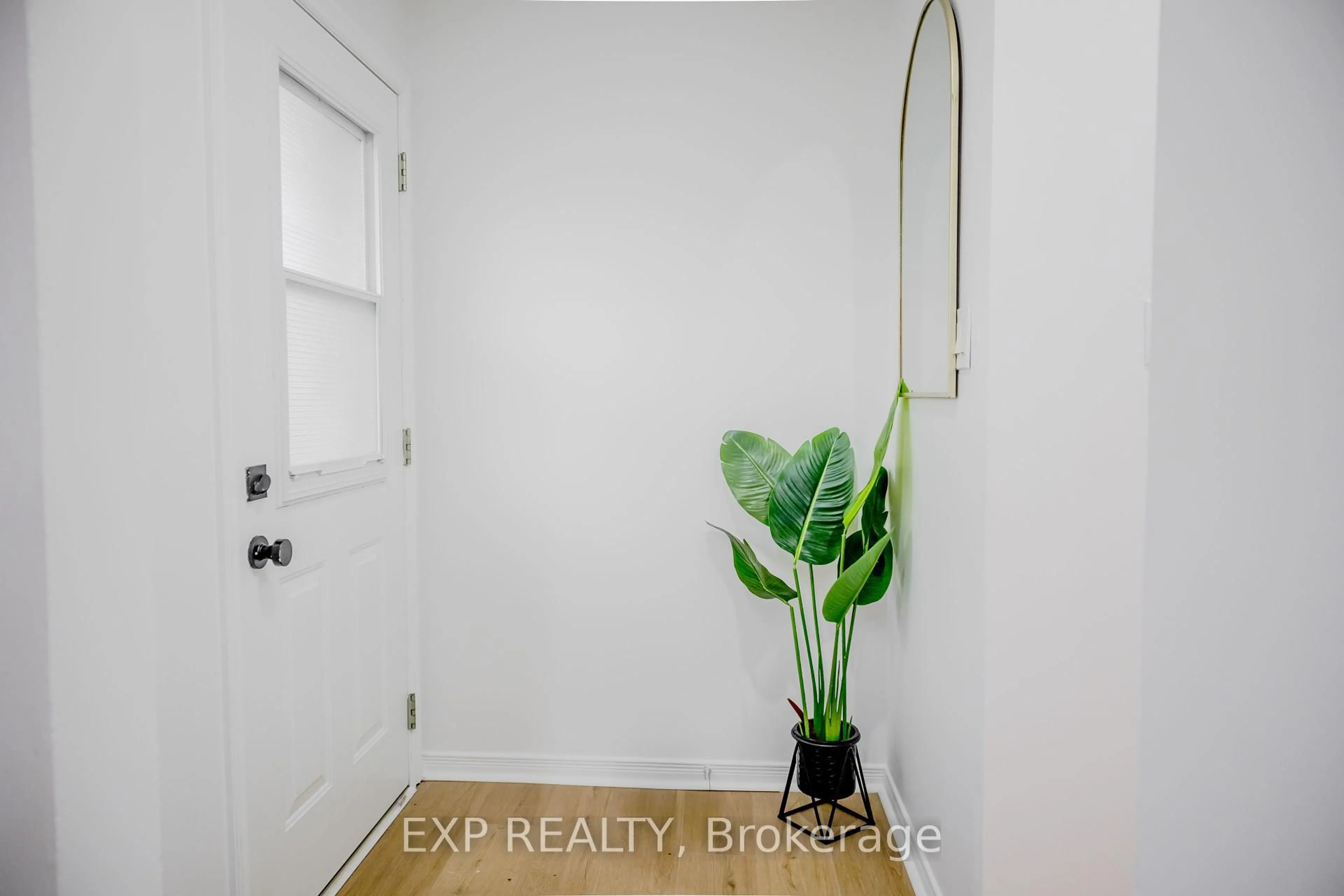 Indoor entryway for 249 Camelot Crt #3, Waterloo Ontario N2K 3G5