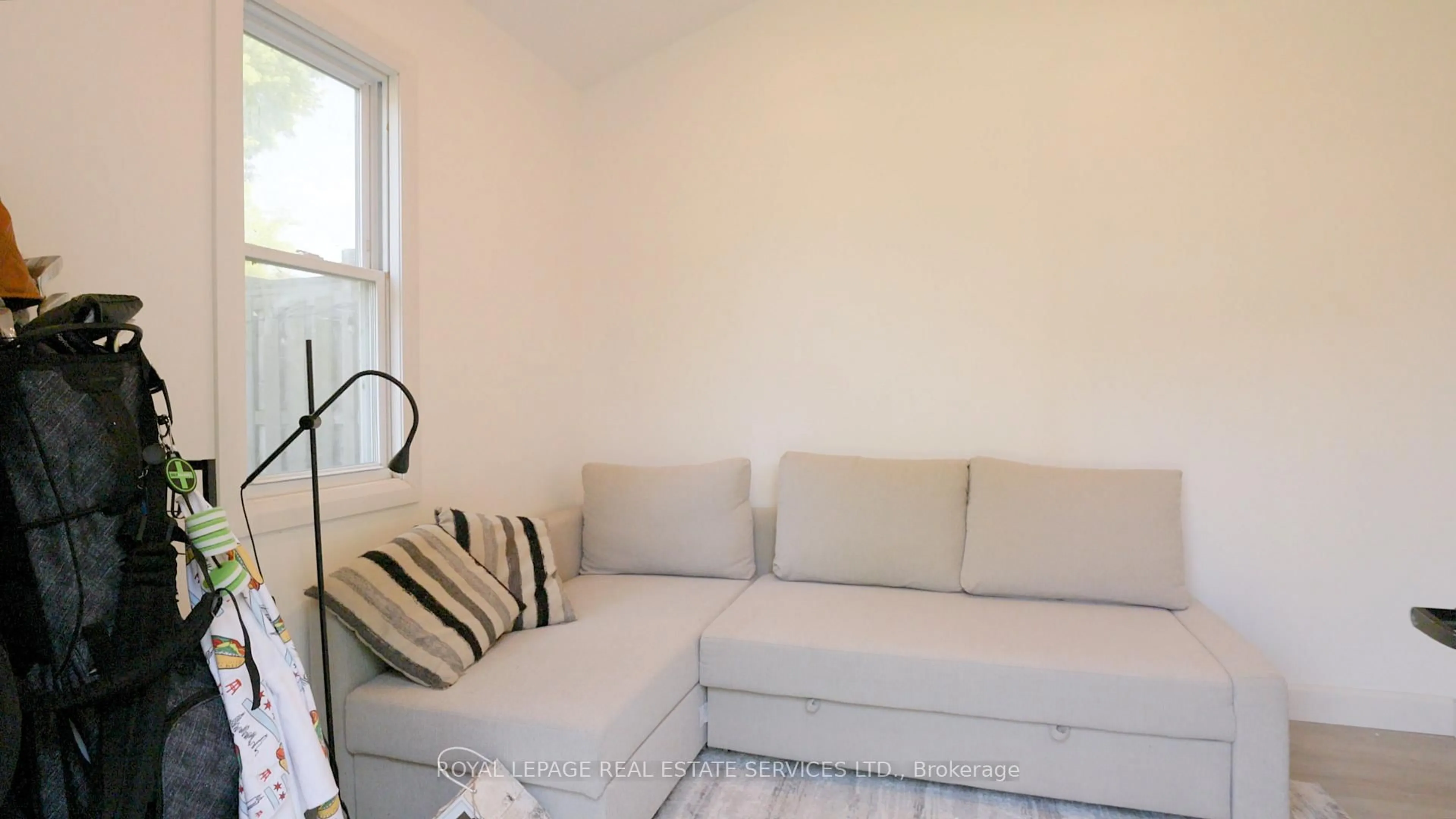 Living room with furniture, unknown for 4 Rembe Ave, Hamilton Ontario L8H 7G6