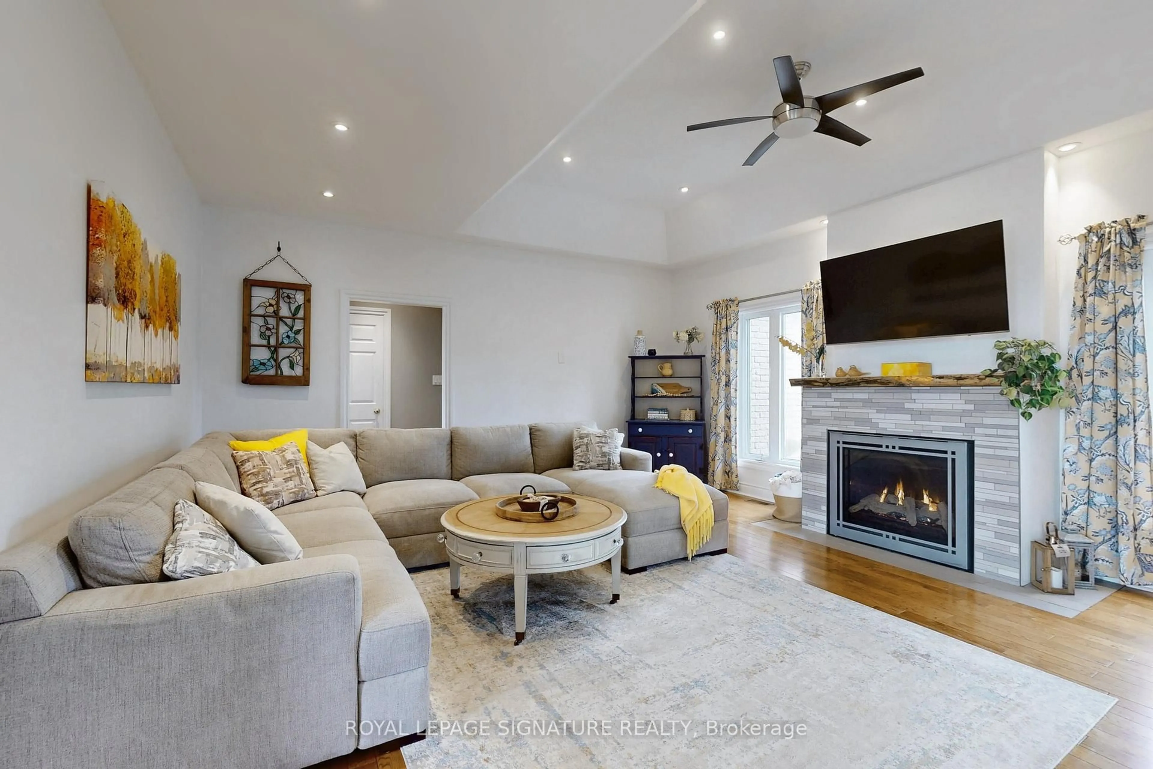 Living room with furniture, unknown for 4 Concession Rd 8, Trent Hills Ontario K0K 3K0
