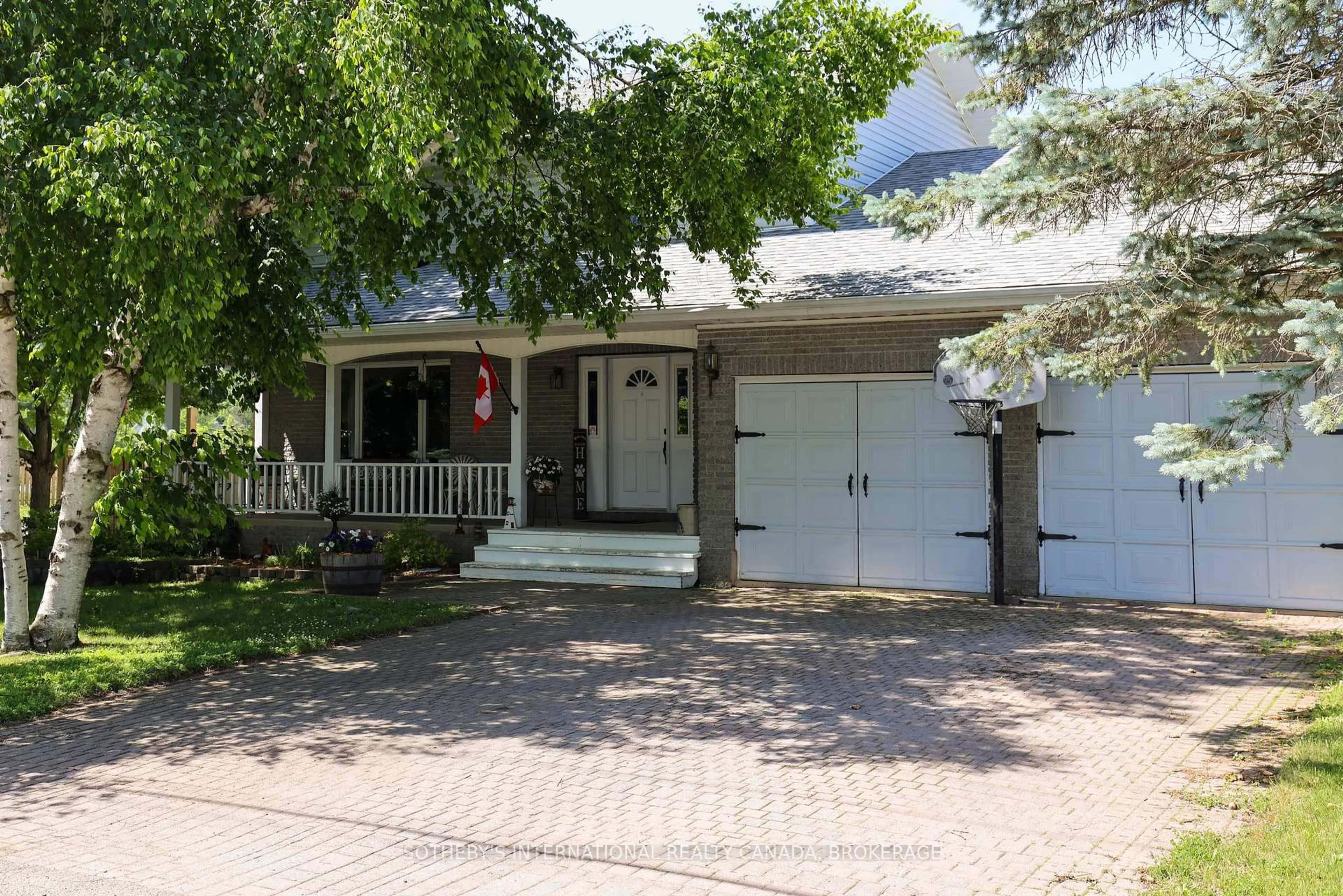 Home with vinyl exterior material, street for 480 Second St, Gananoque Ontario K7G 2K2