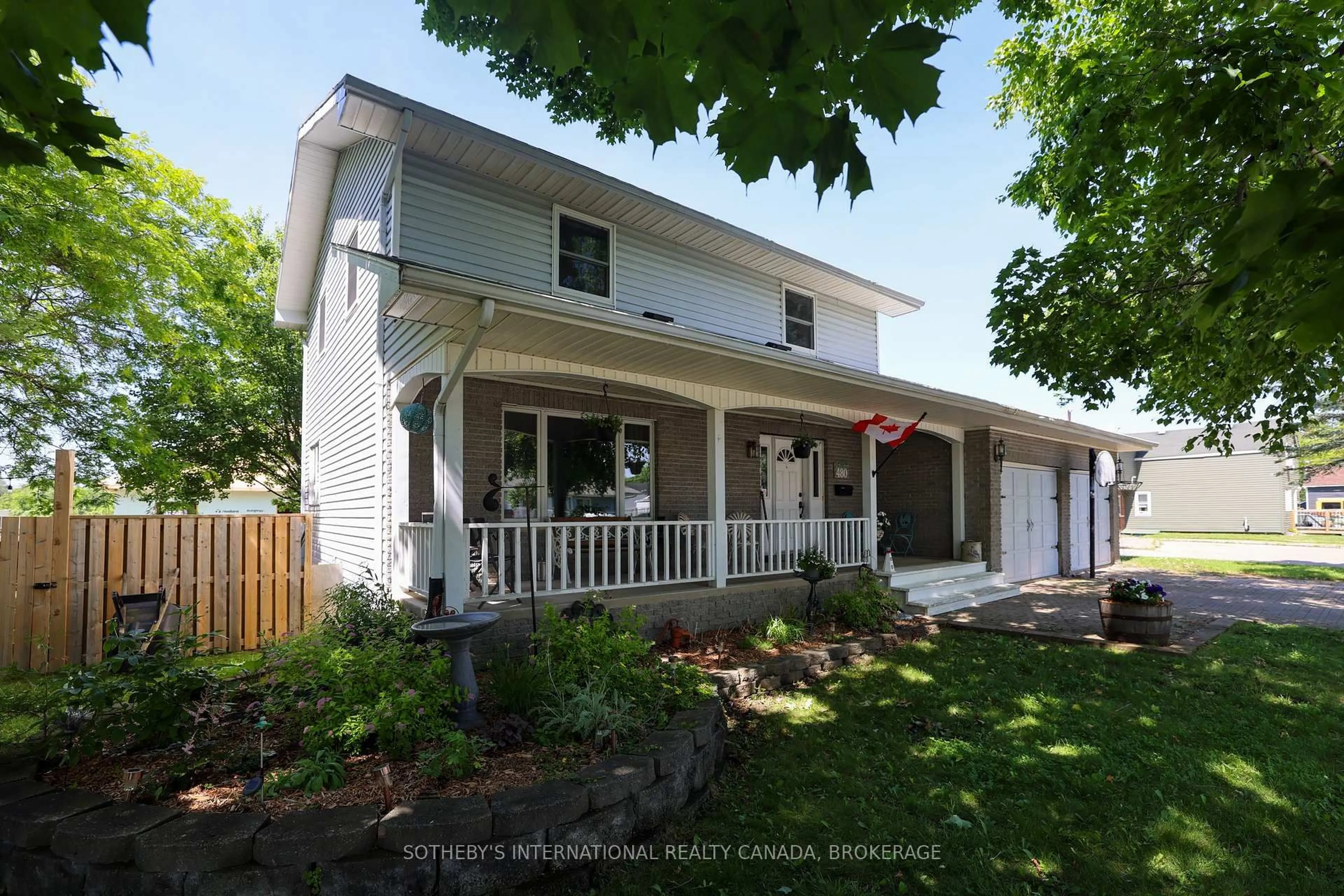 Home with vinyl exterior material, street for 480 Second St, Gananoque Ontario K7G 2K2